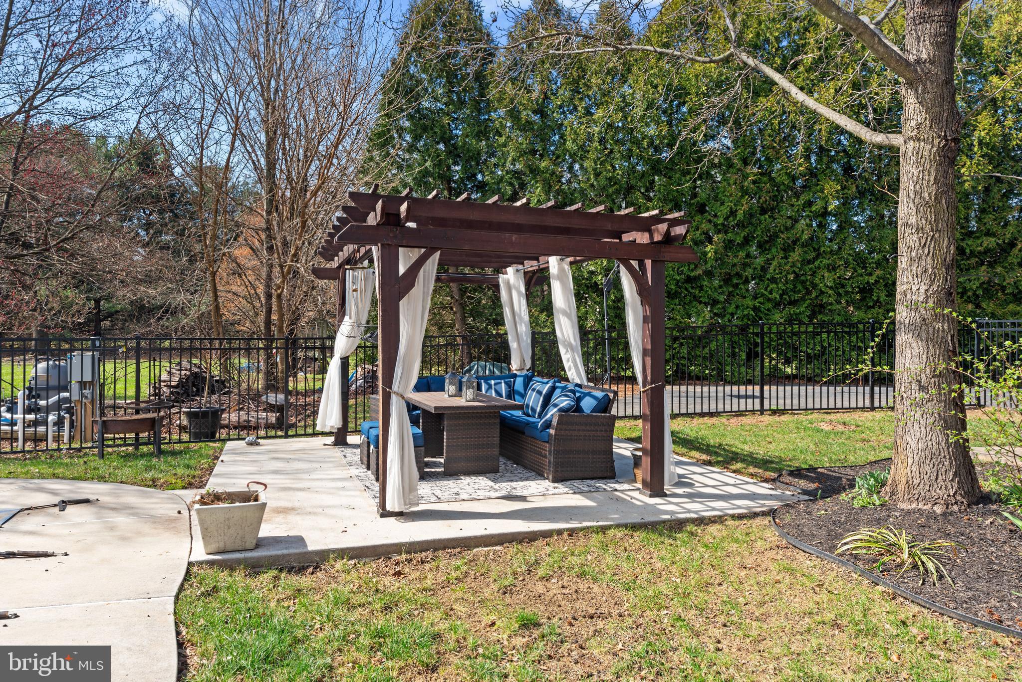 5210 HAYLOFT COURT