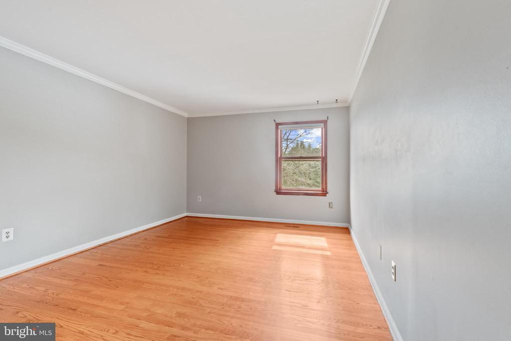 5210 HAYLOFT COURT