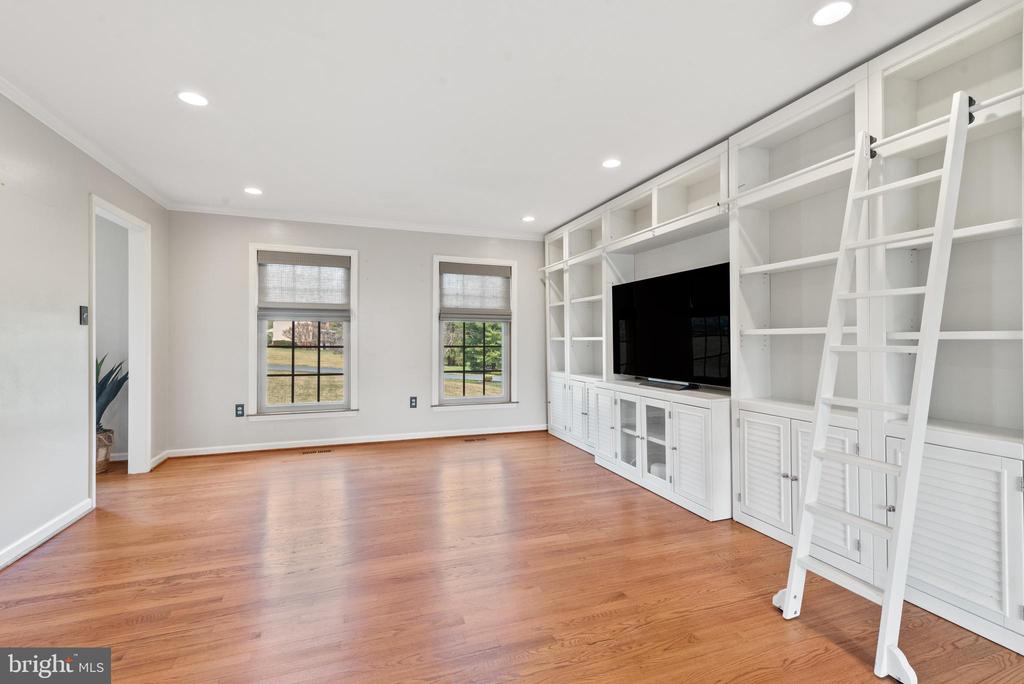 5210 HAYLOFT COURT