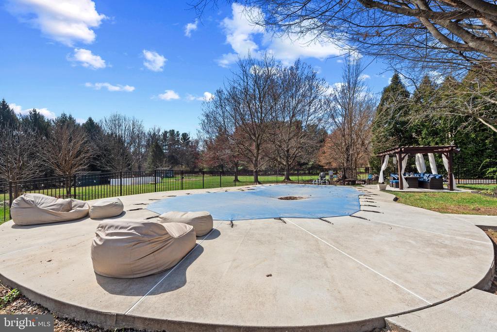 5210 HAYLOFT COURT