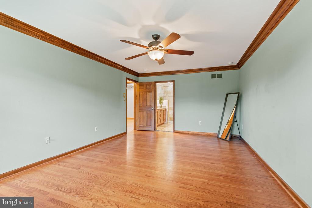 5210 HAYLOFT COURT