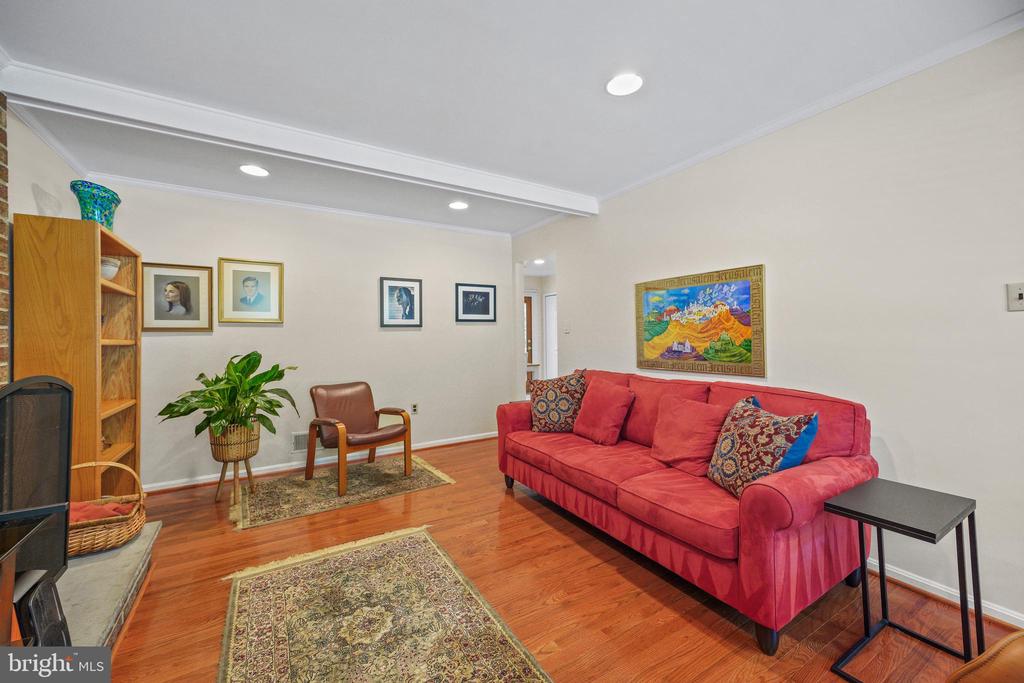 204 STONEGATE DRIVE