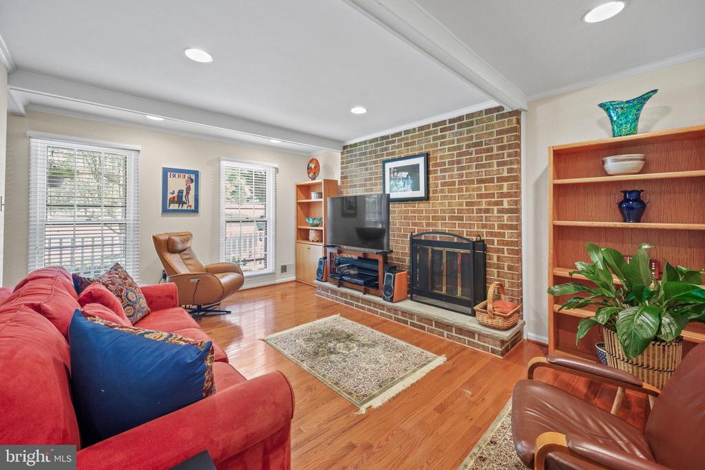 204 STONEGATE DRIVE