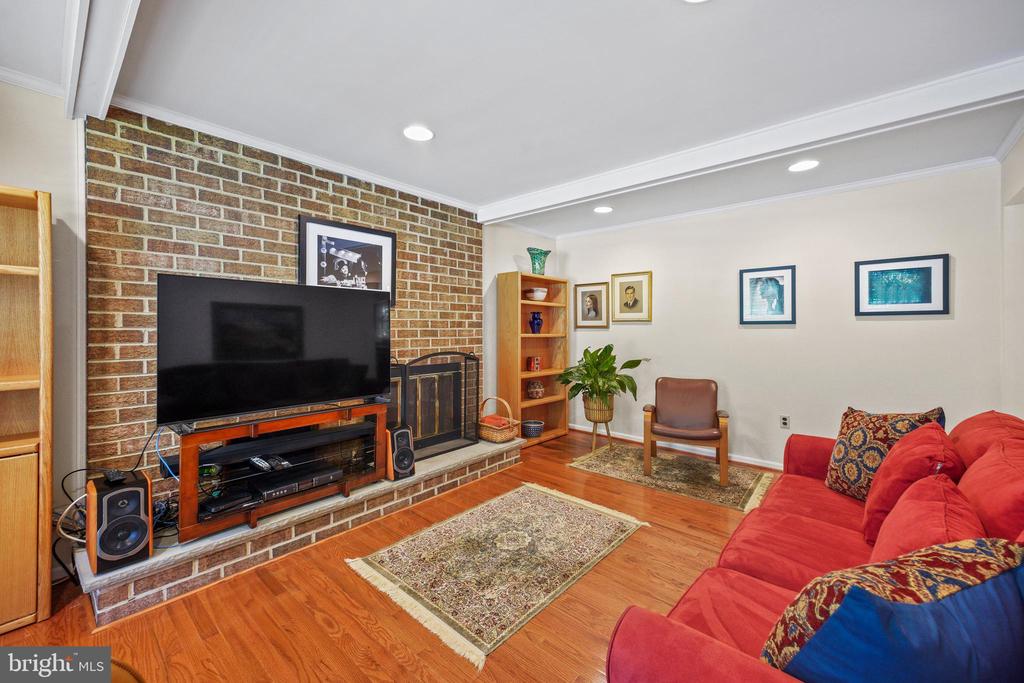 204 STONEGATE DRIVE