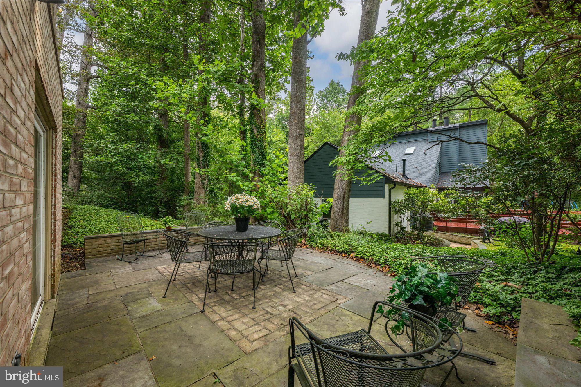 9225 ALDERSHOT DRIVE