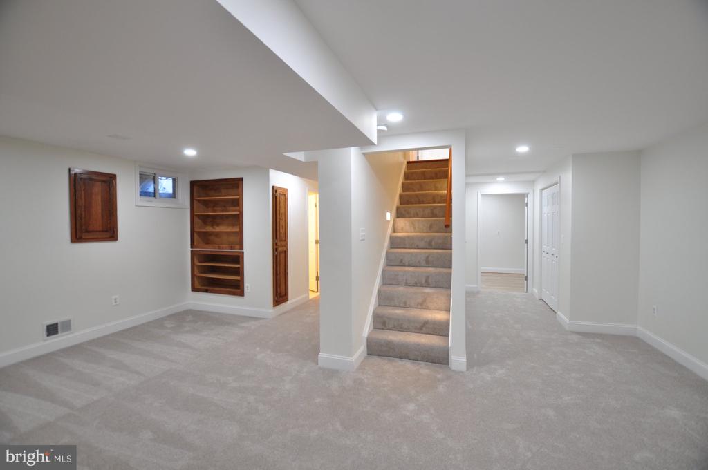 7421 BRENISH DRIVE