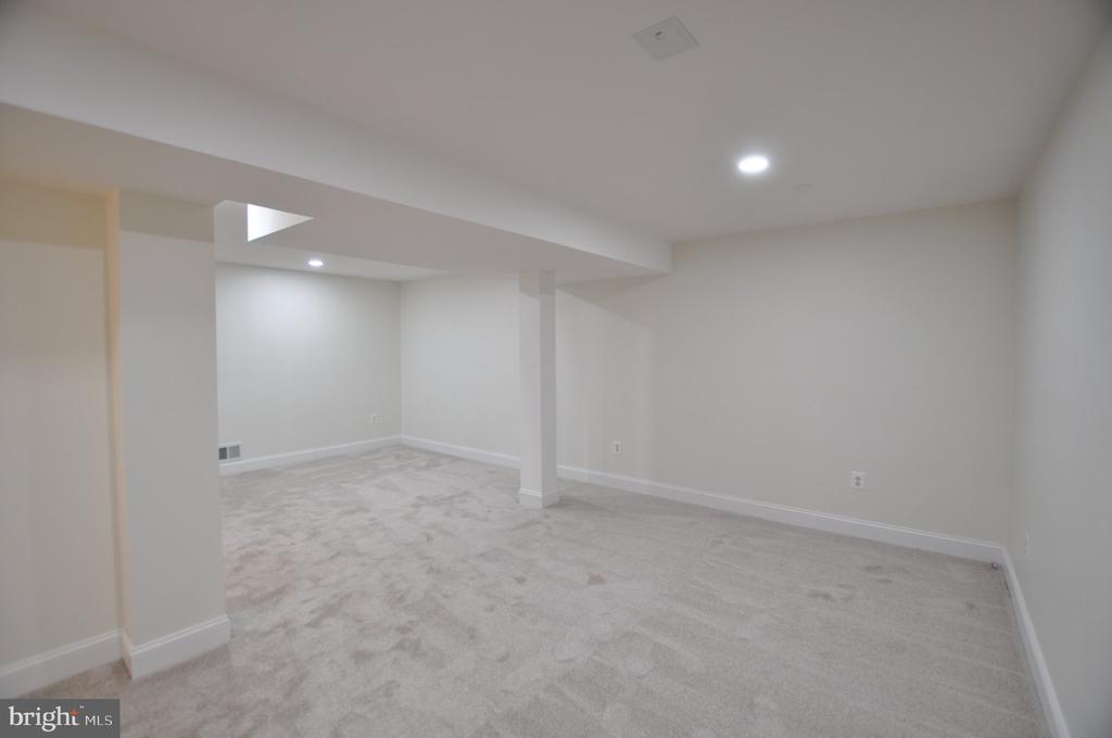 7421 BRENISH DRIVE
