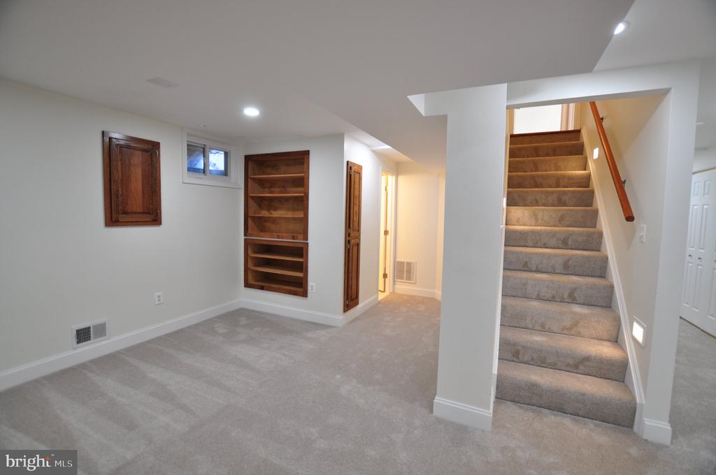 7421 BRENISH DRIVE