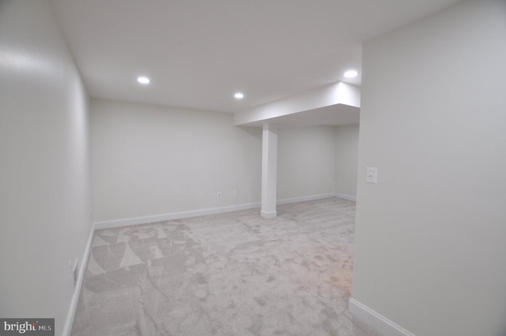 7421 BRENISH DRIVE