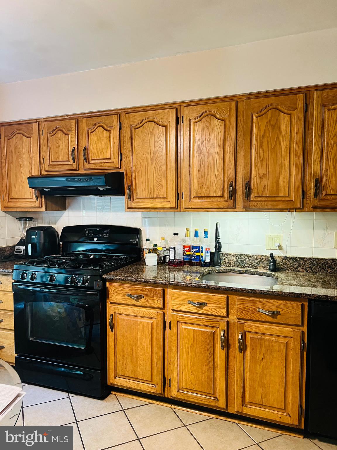 4914 WOODFORD LANE