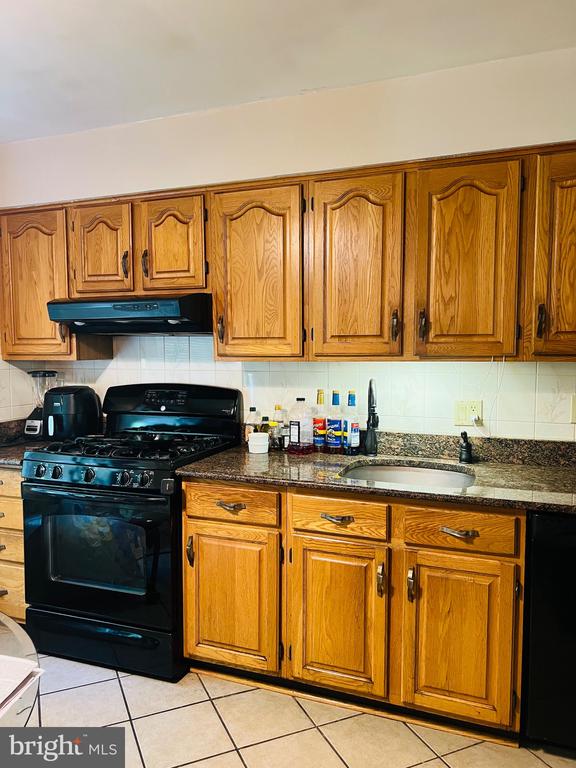 4914 WOODFORD LANE
