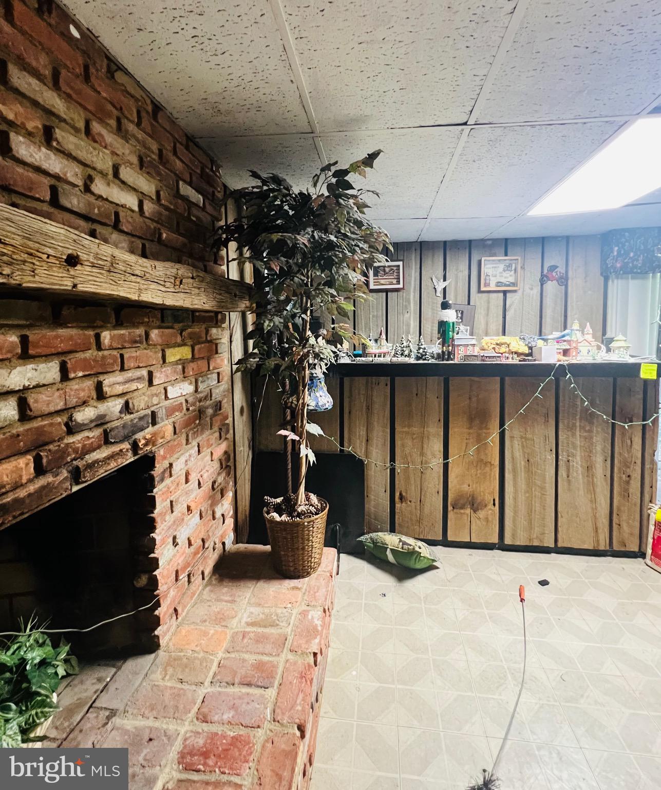 4914 WOODFORD LANE