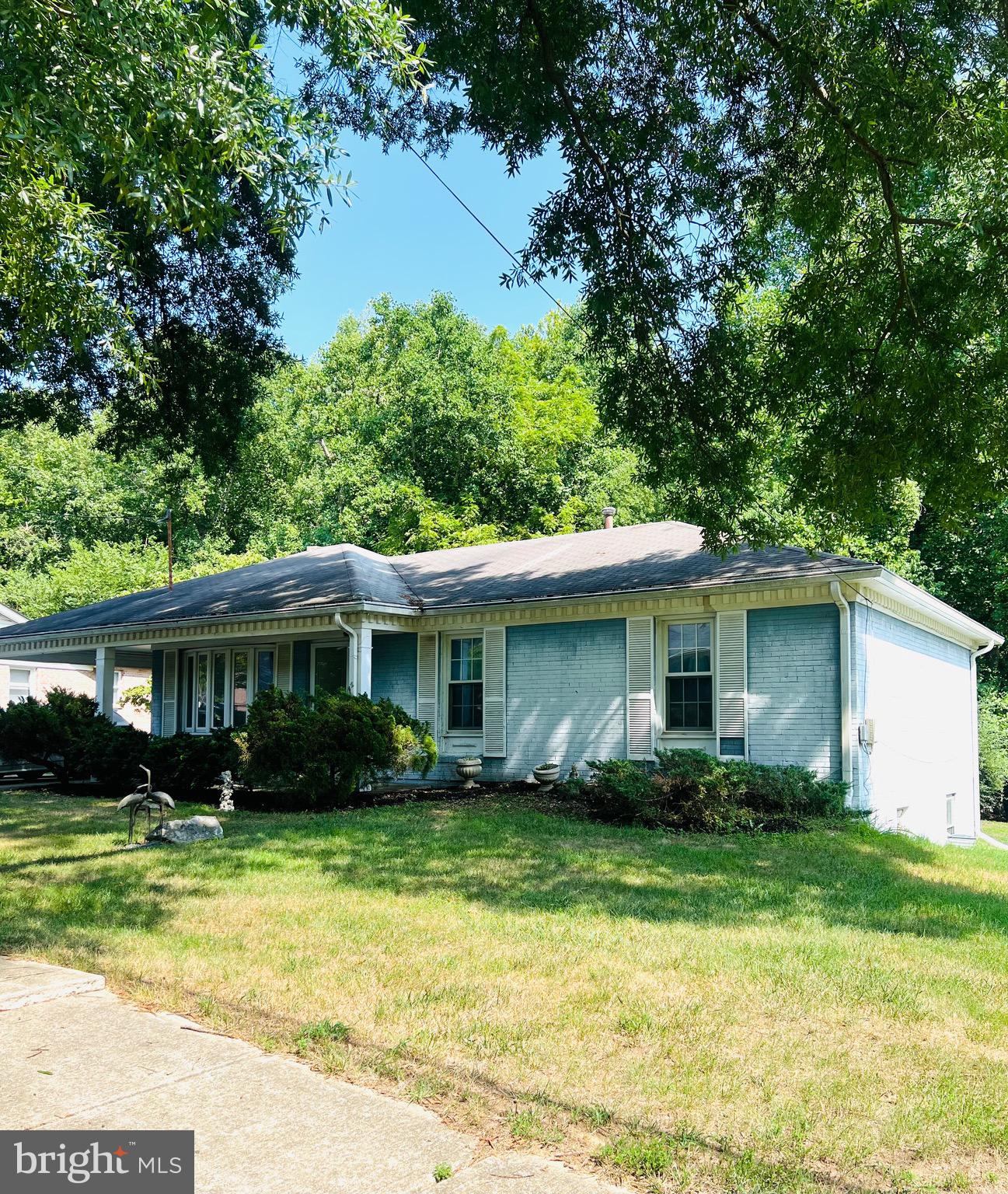 4914 WOODFORD LANE