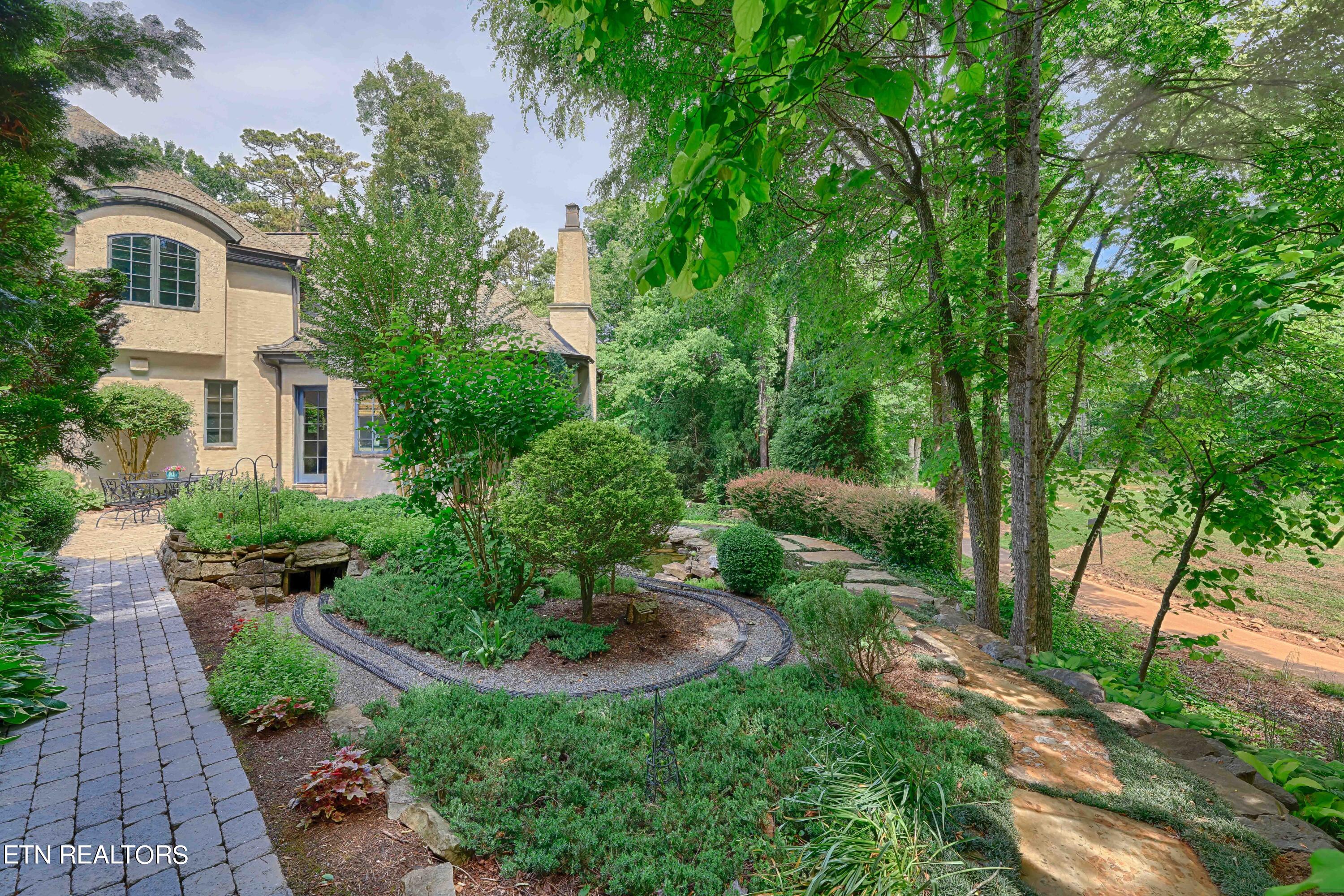 9300 Hidden Green Lane