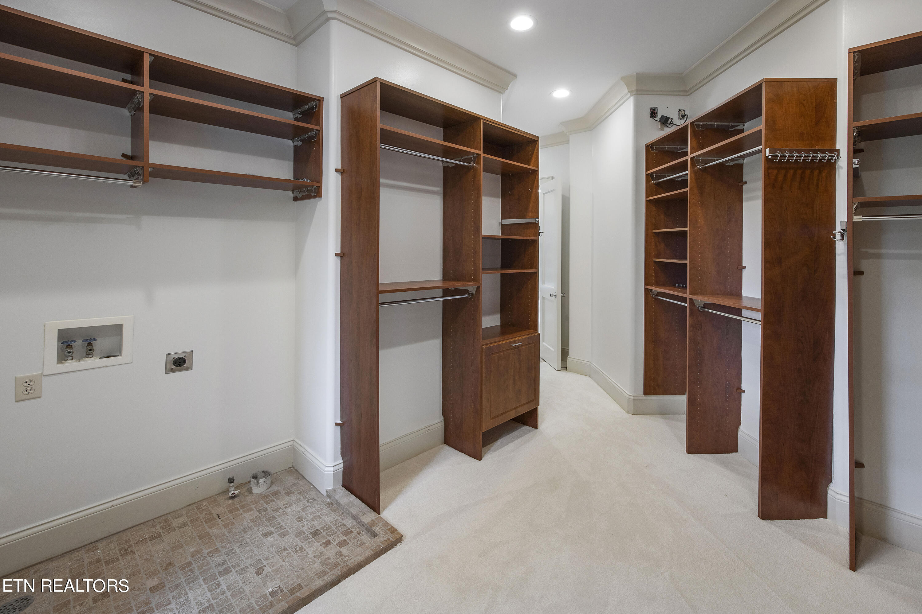 9300 Hidden Green Lane