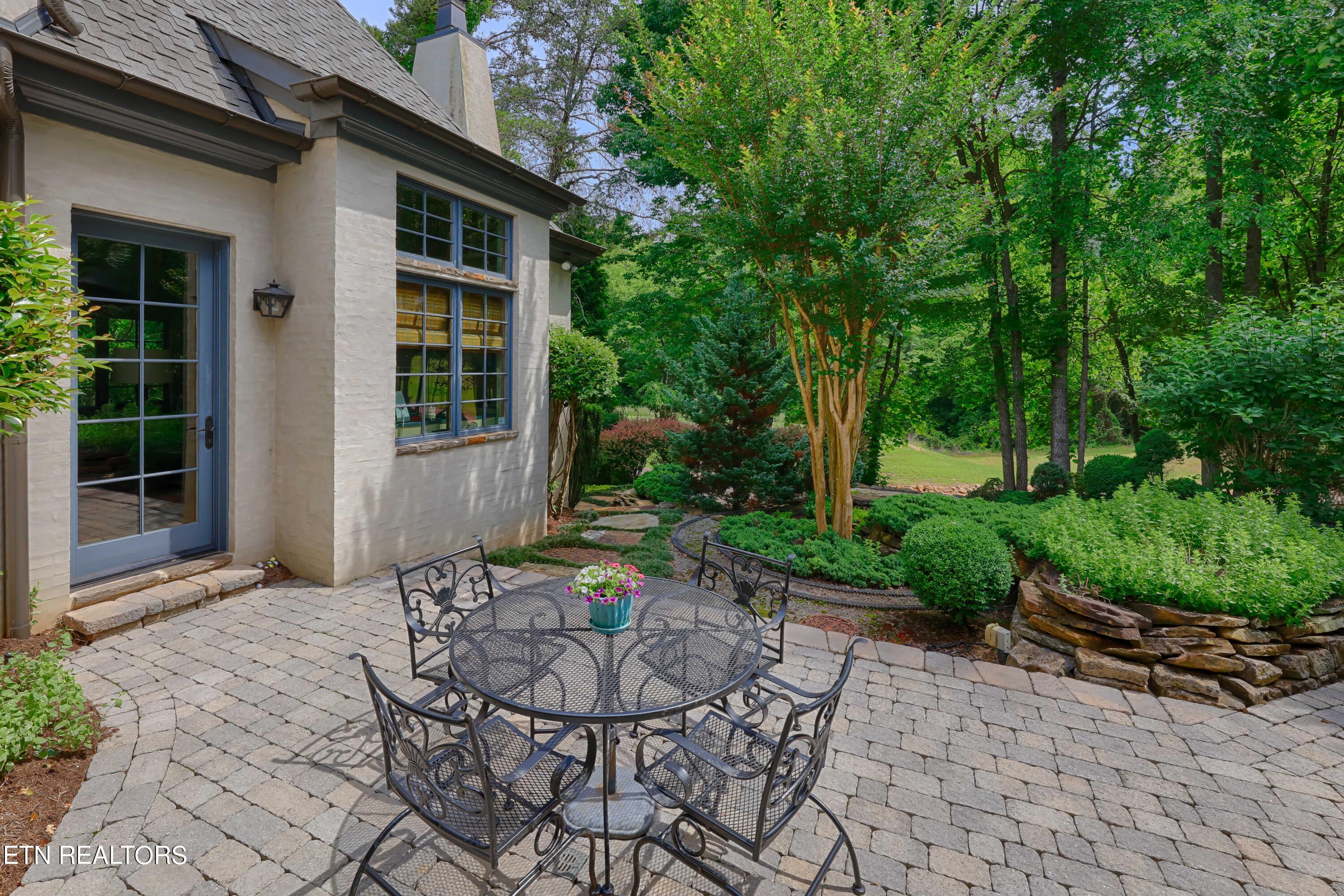 9300 Hidden Green Lane