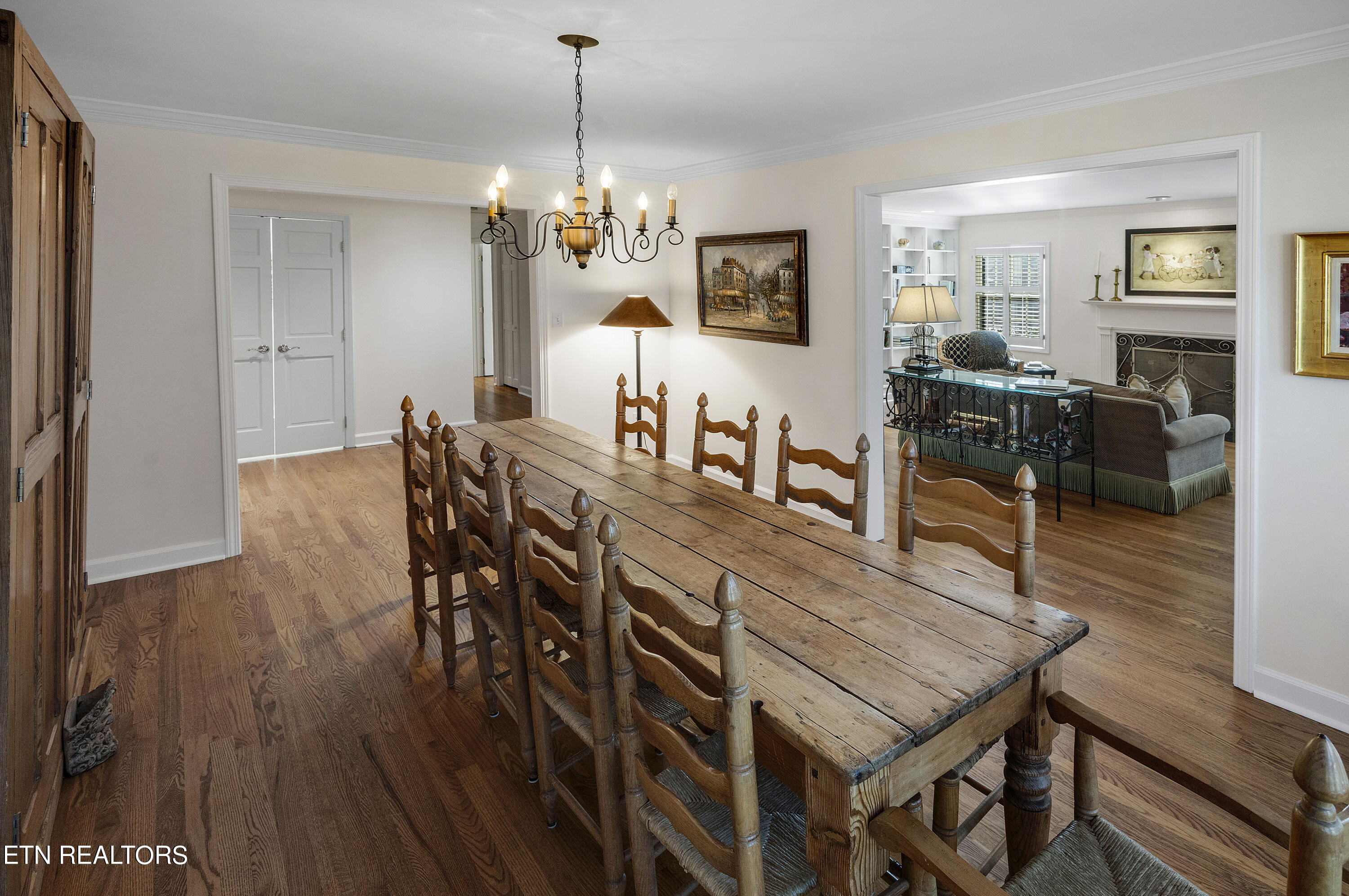 6809 Glenbrook Drive