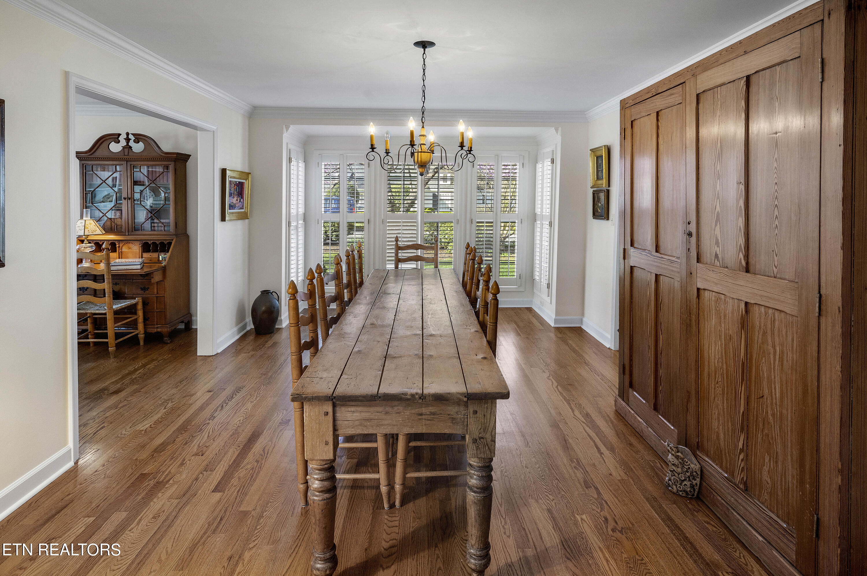 6809 Glenbrook Drive