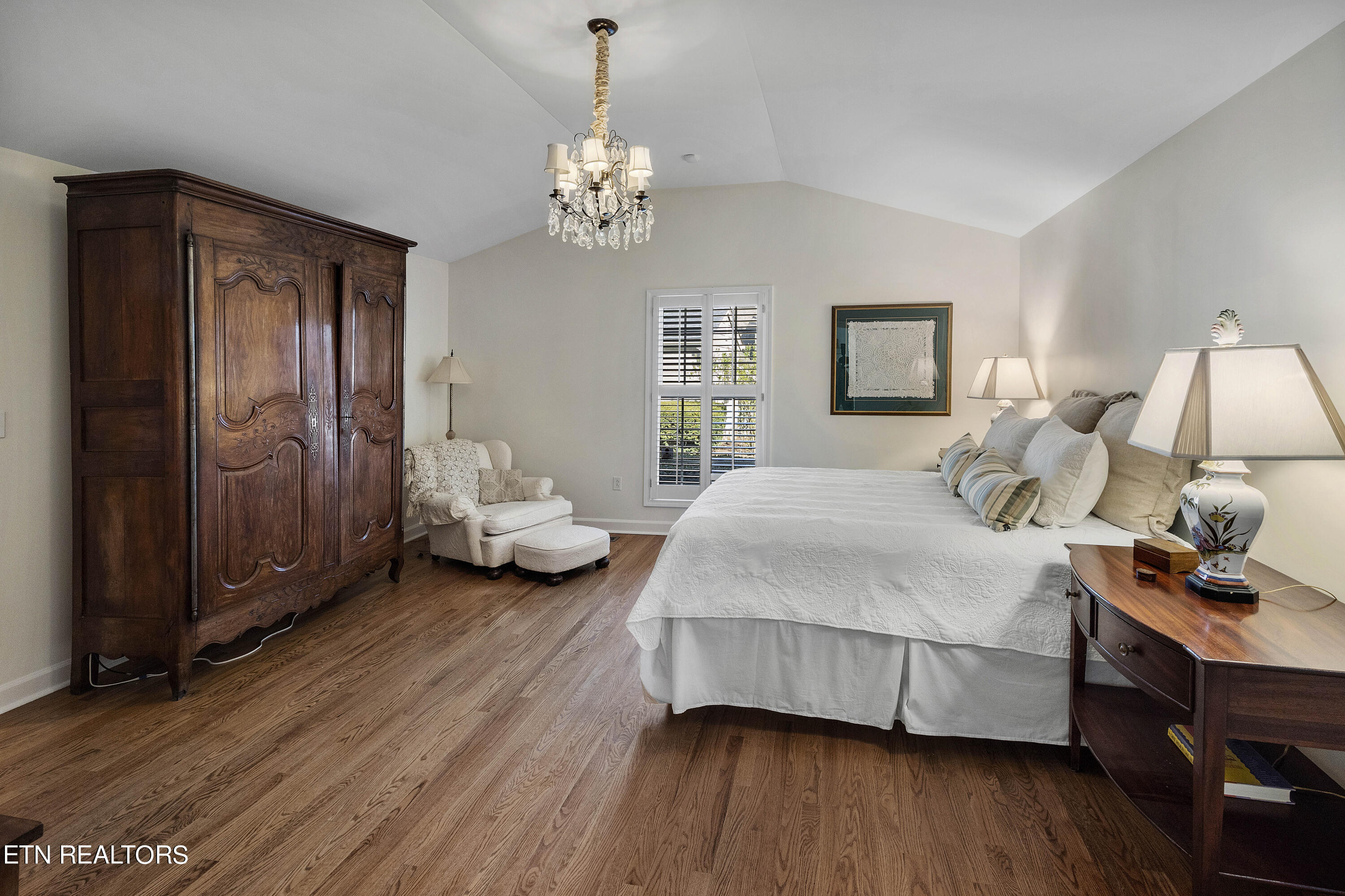 6809 Glenbrook Drive