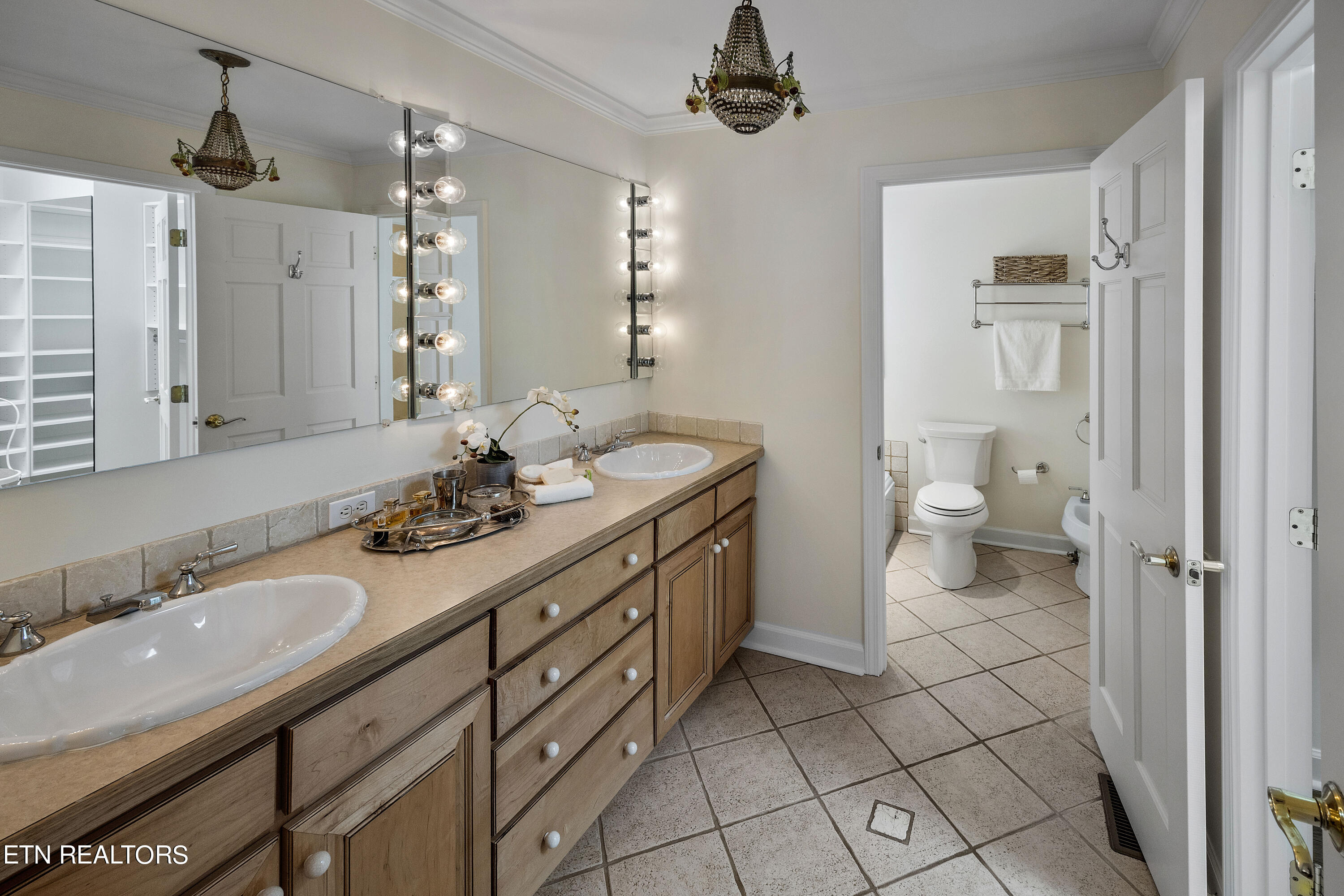 6809 Glenbrook Drive