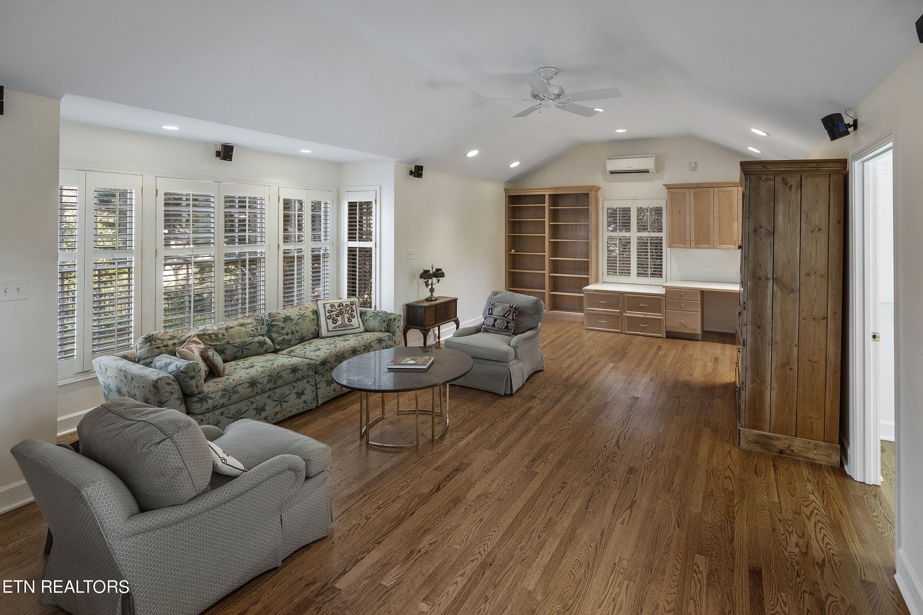 6809 Glenbrook Drive