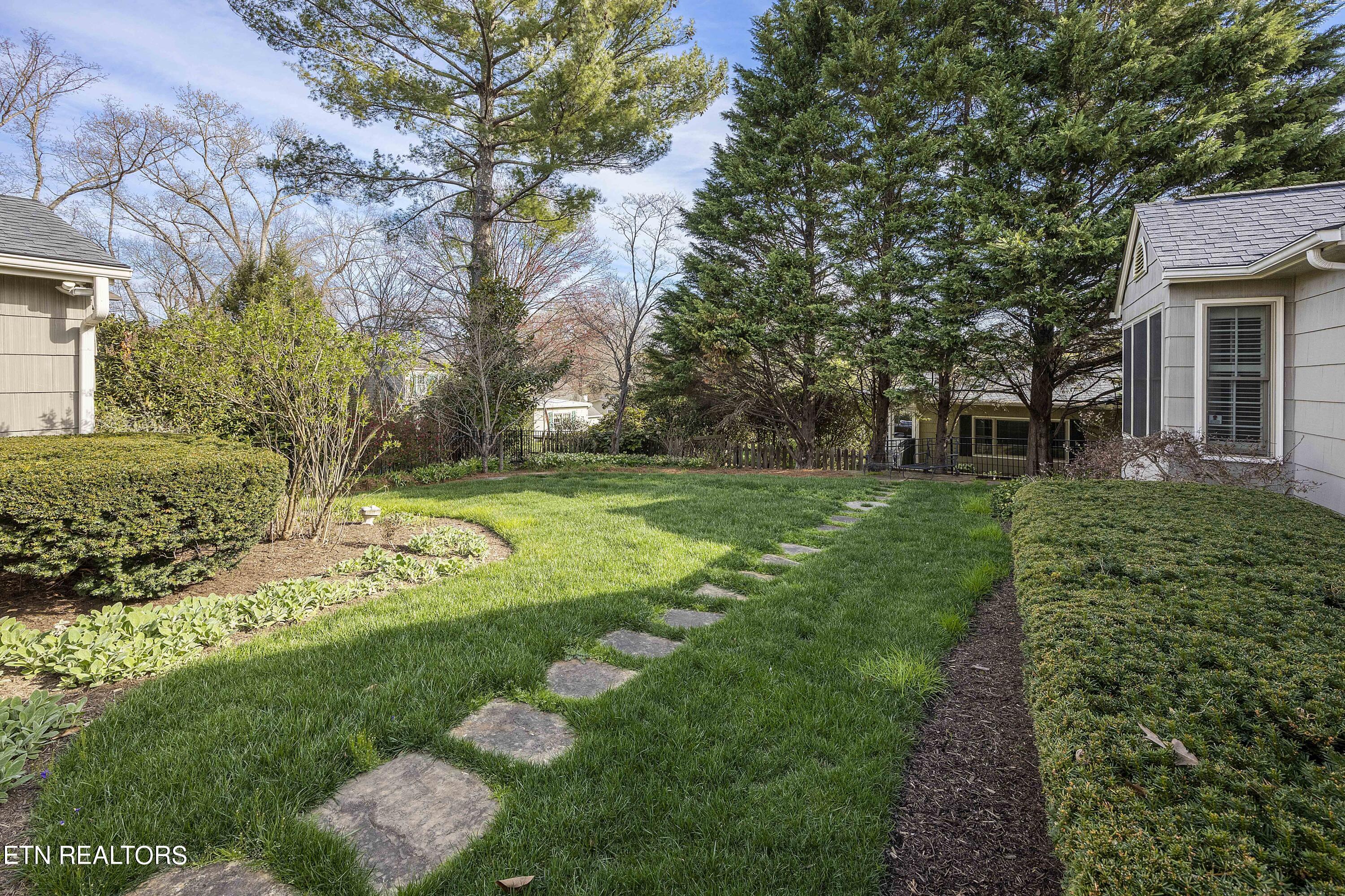 6809 Glenbrook Drive