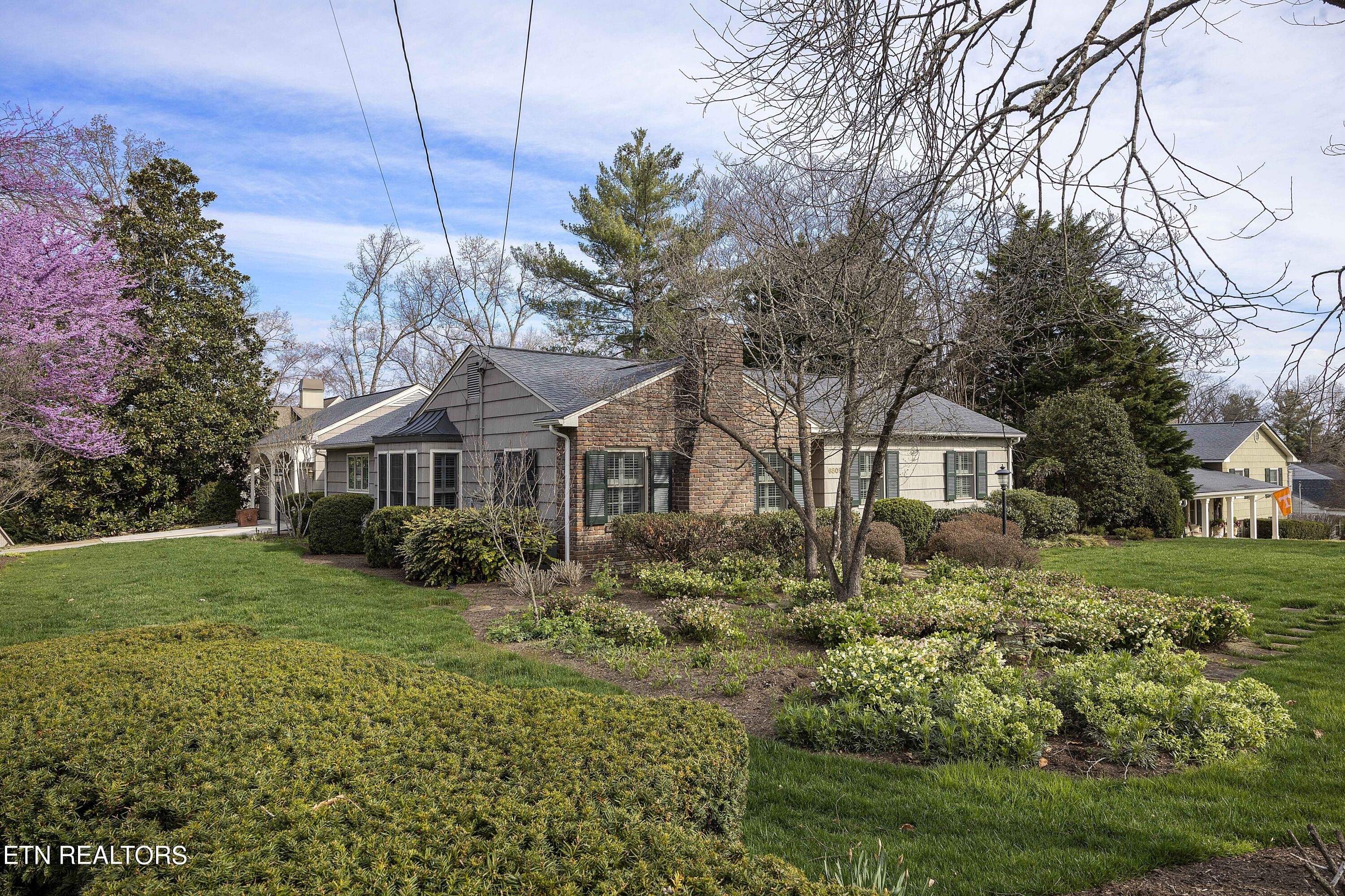 6809 Glenbrook Drive