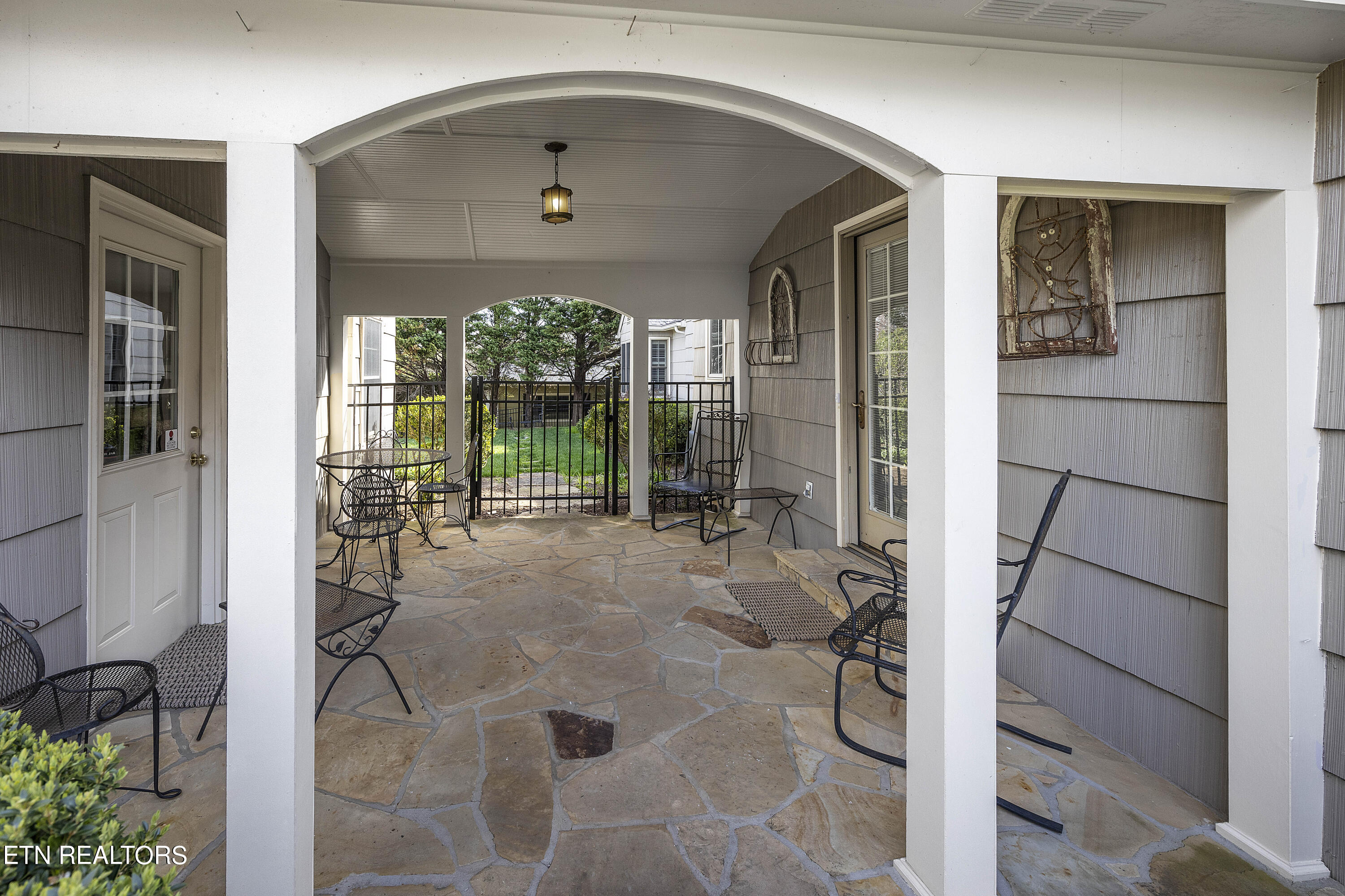 6809 Glenbrook Drive