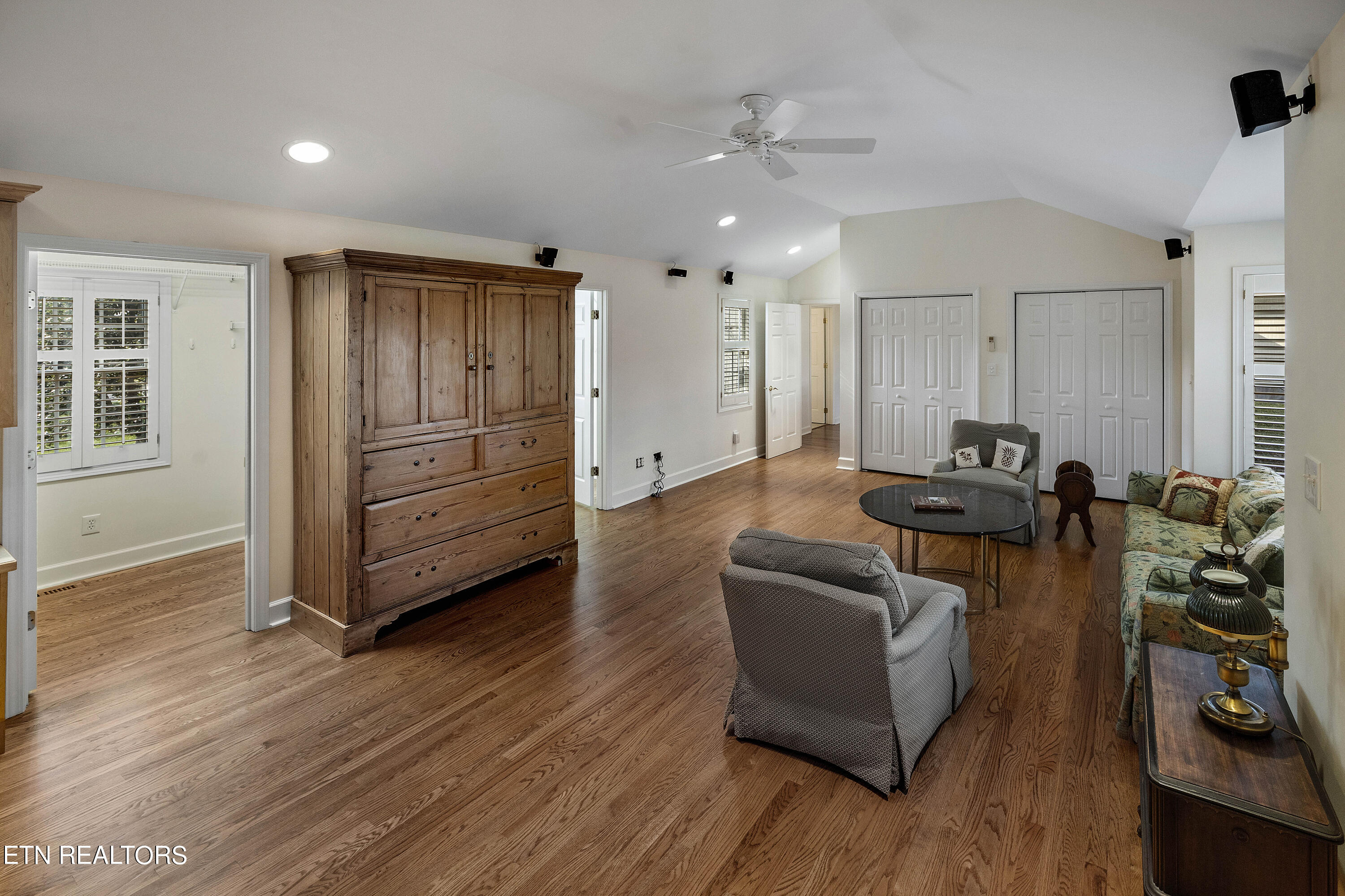 6809 Glenbrook Drive