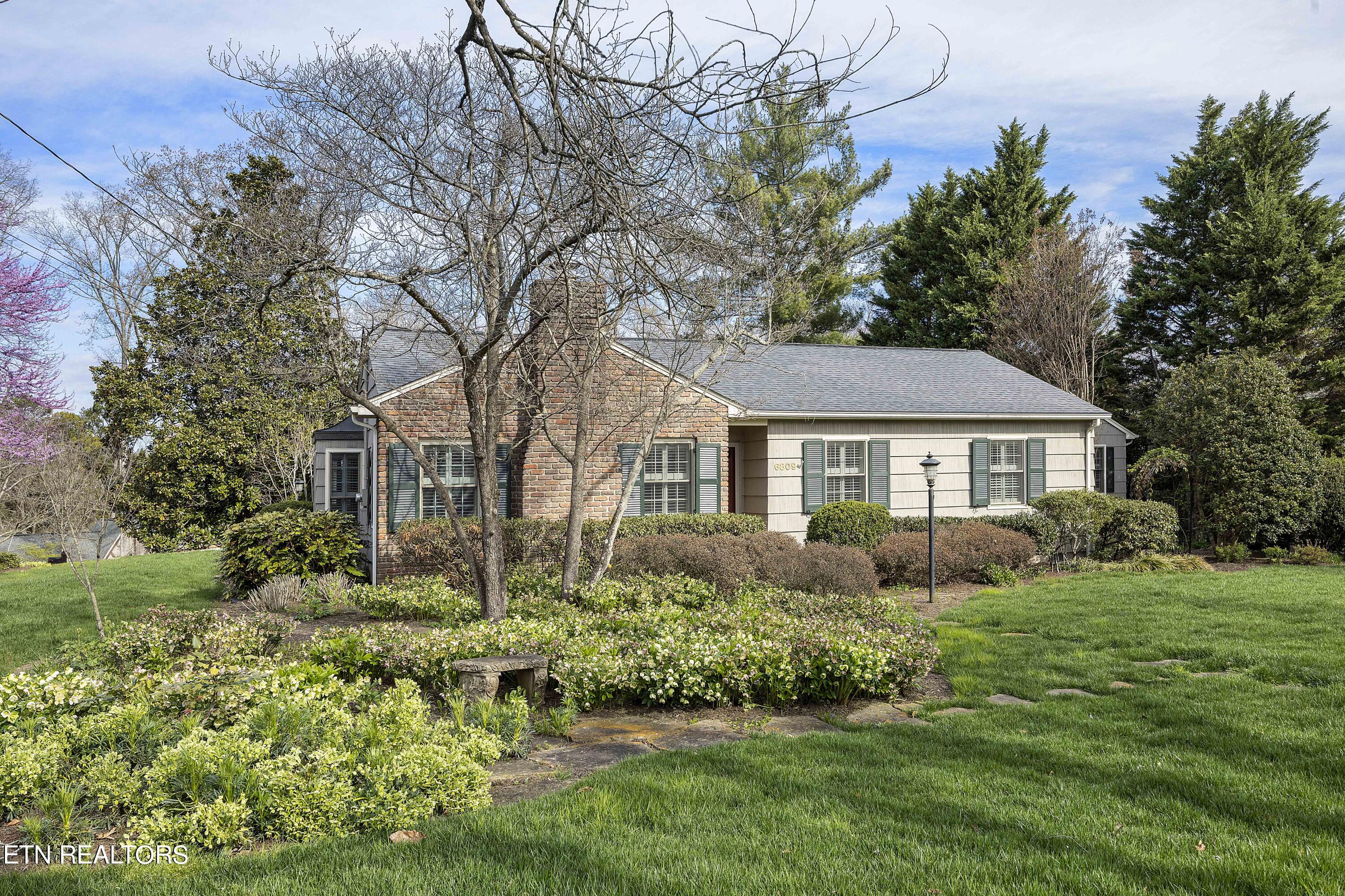 6809 Glenbrook Drive