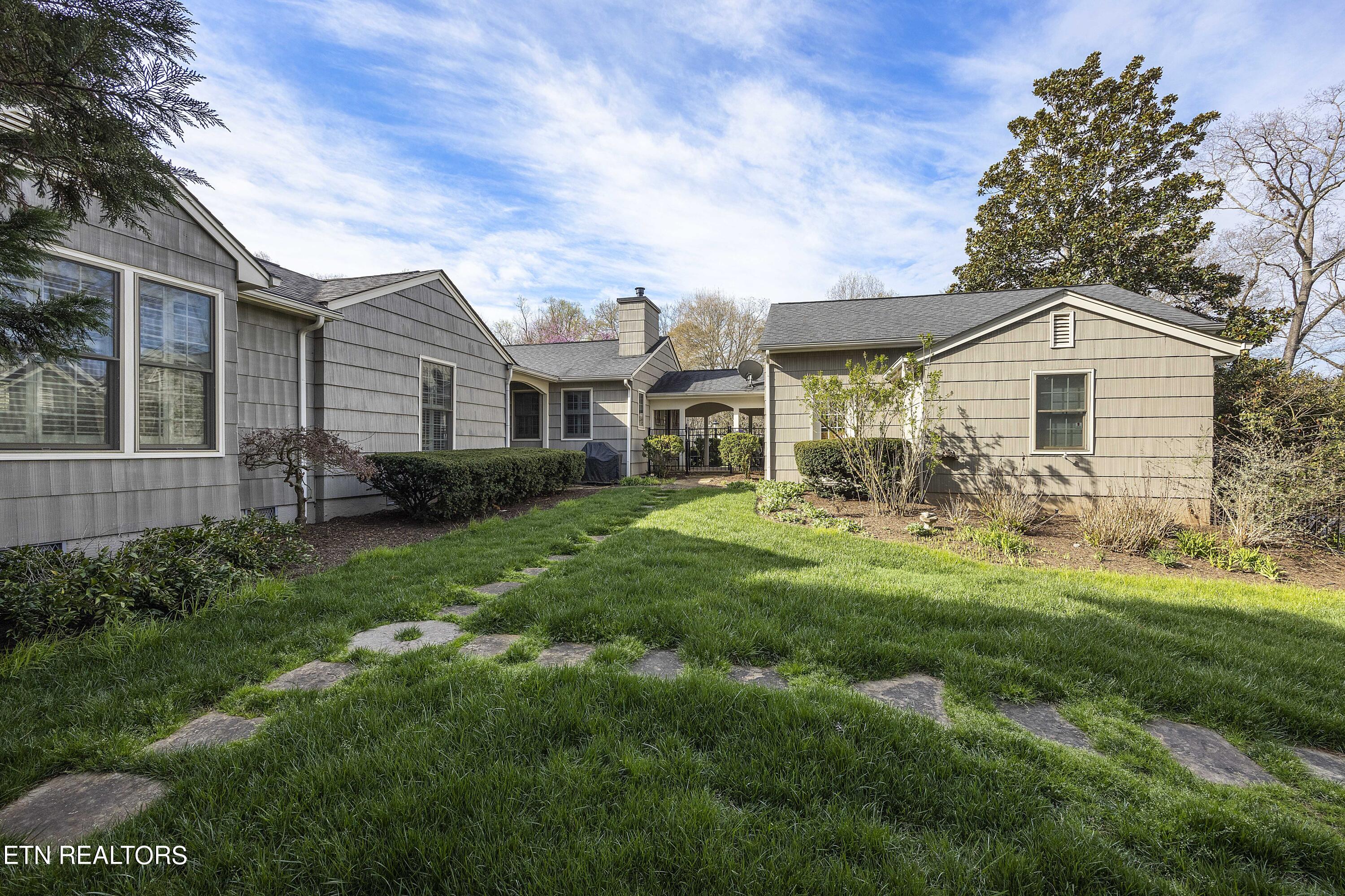 6809 Glenbrook Drive