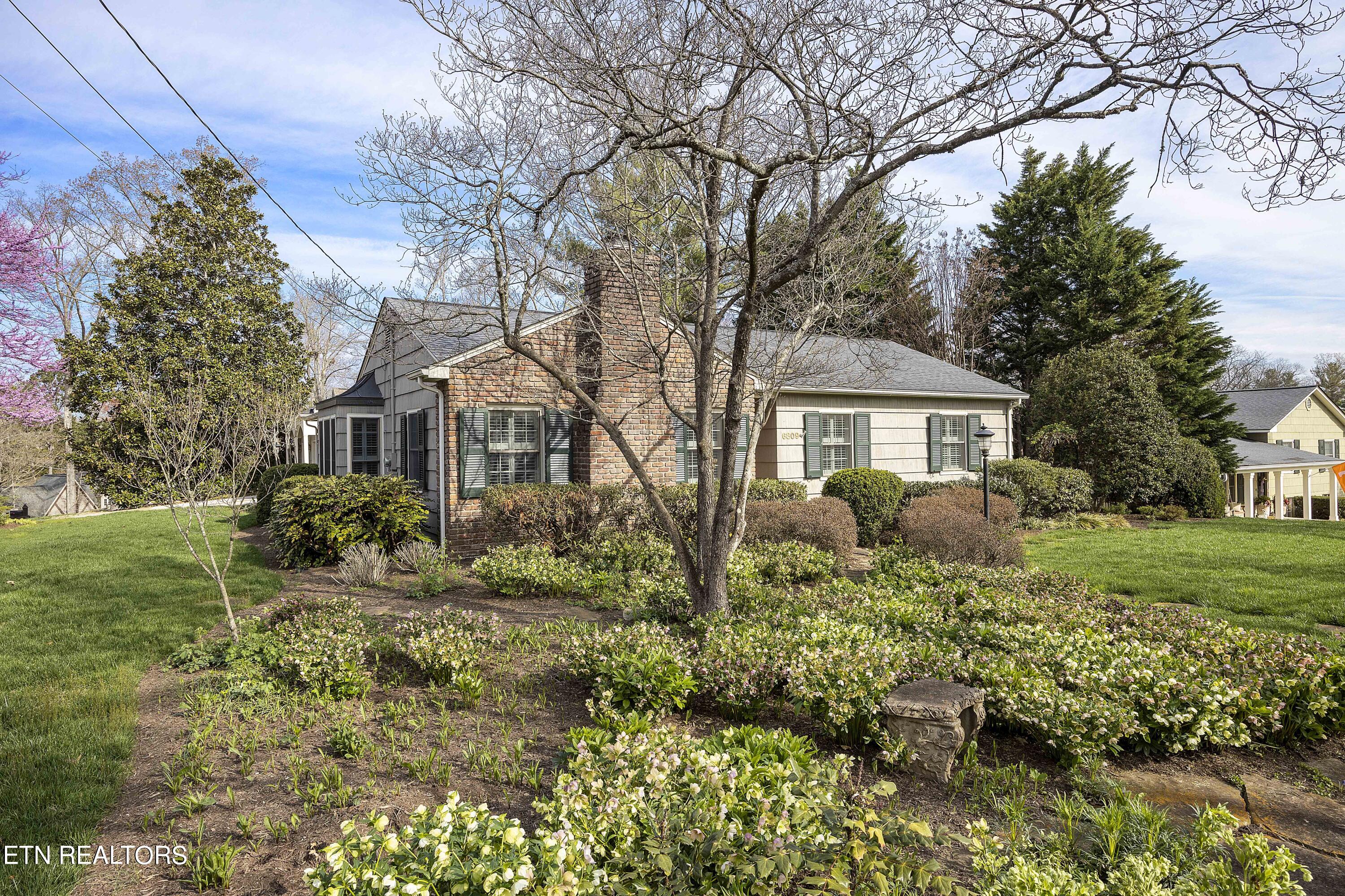 6809 Glenbrook Drive