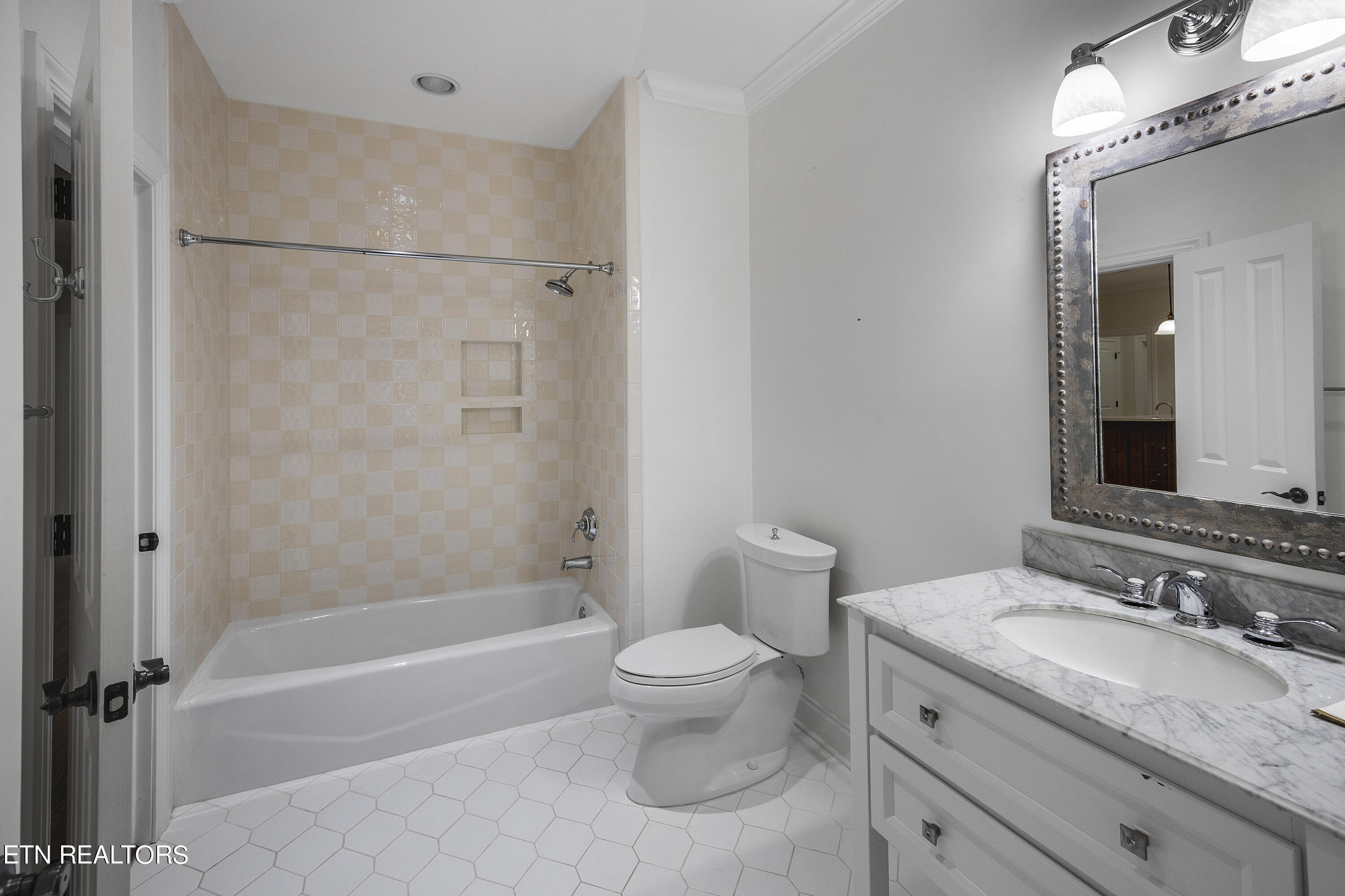 1438 Villa Forest Way