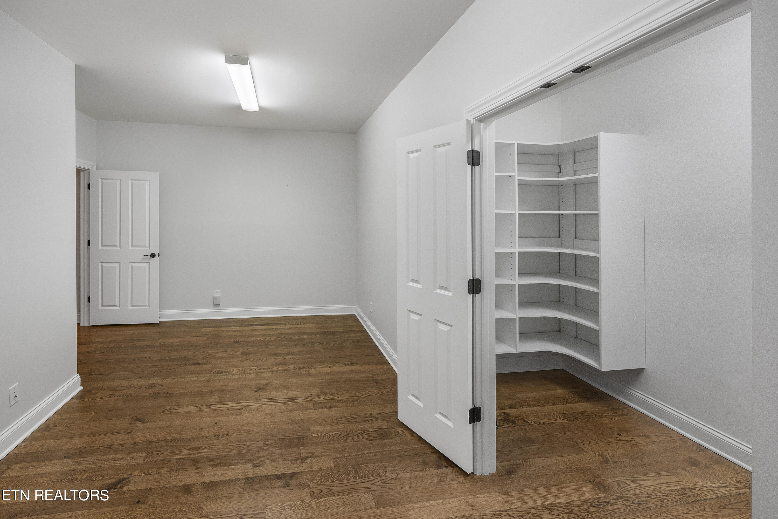 1438 Villa Forest Way