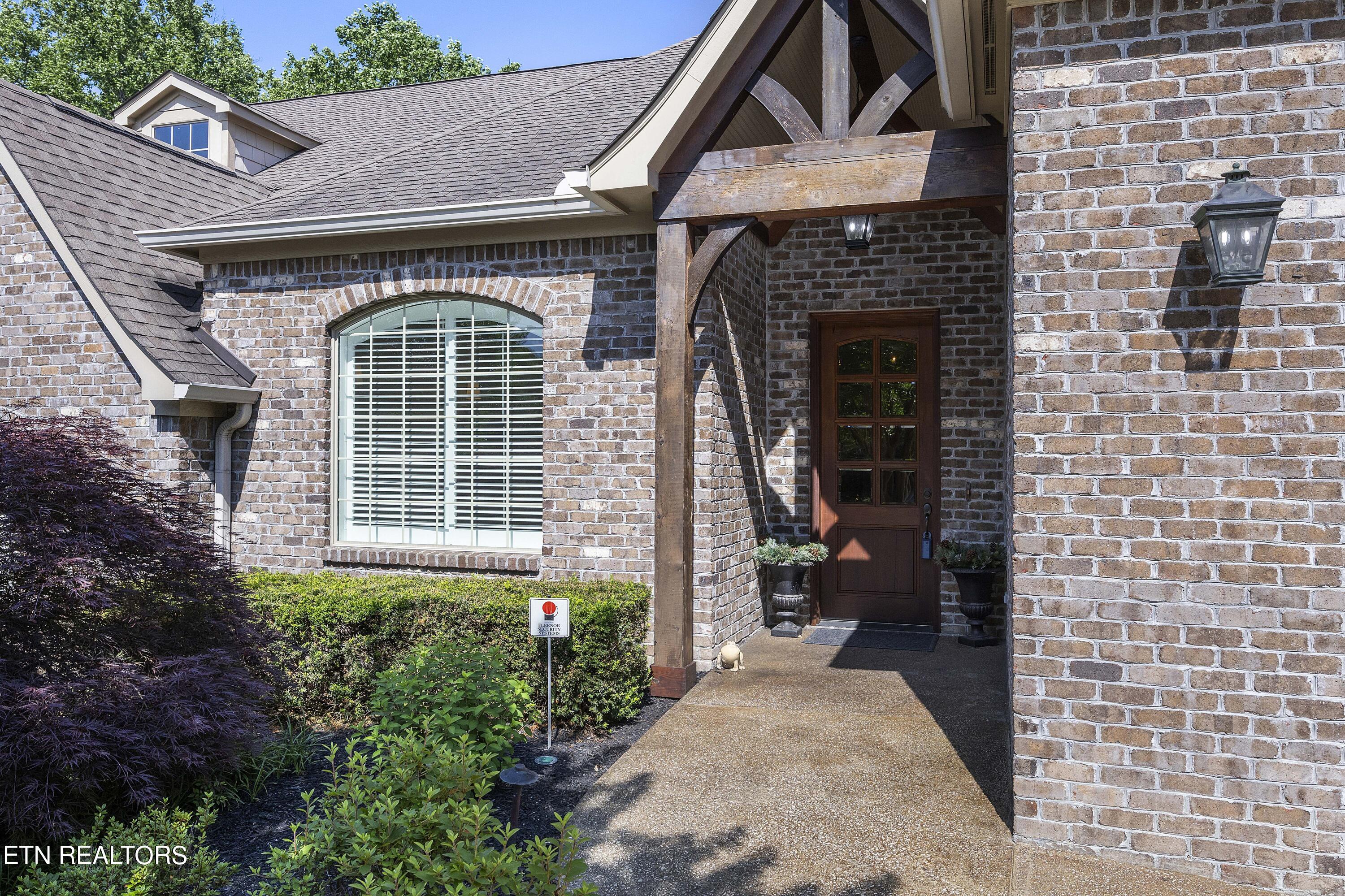 1438 Villa Forest Way