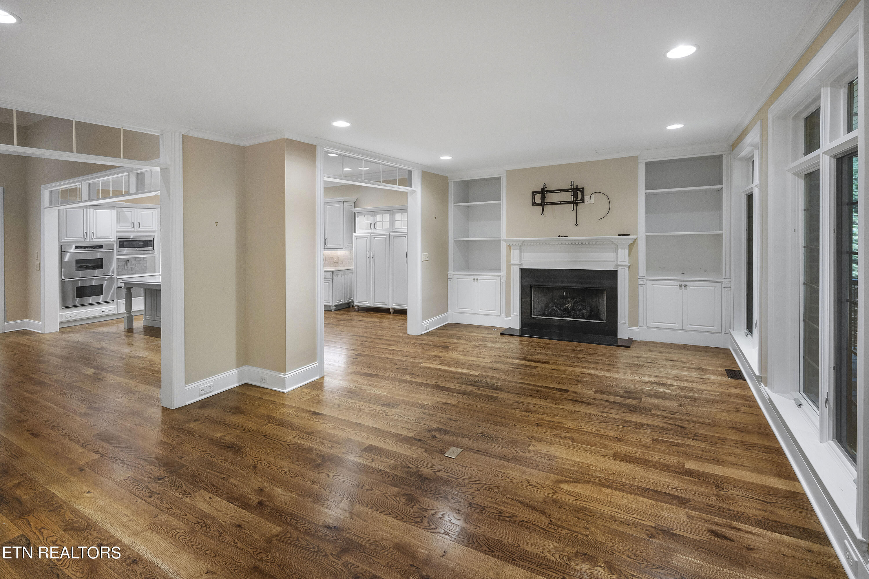 1438 Villa Forest Way