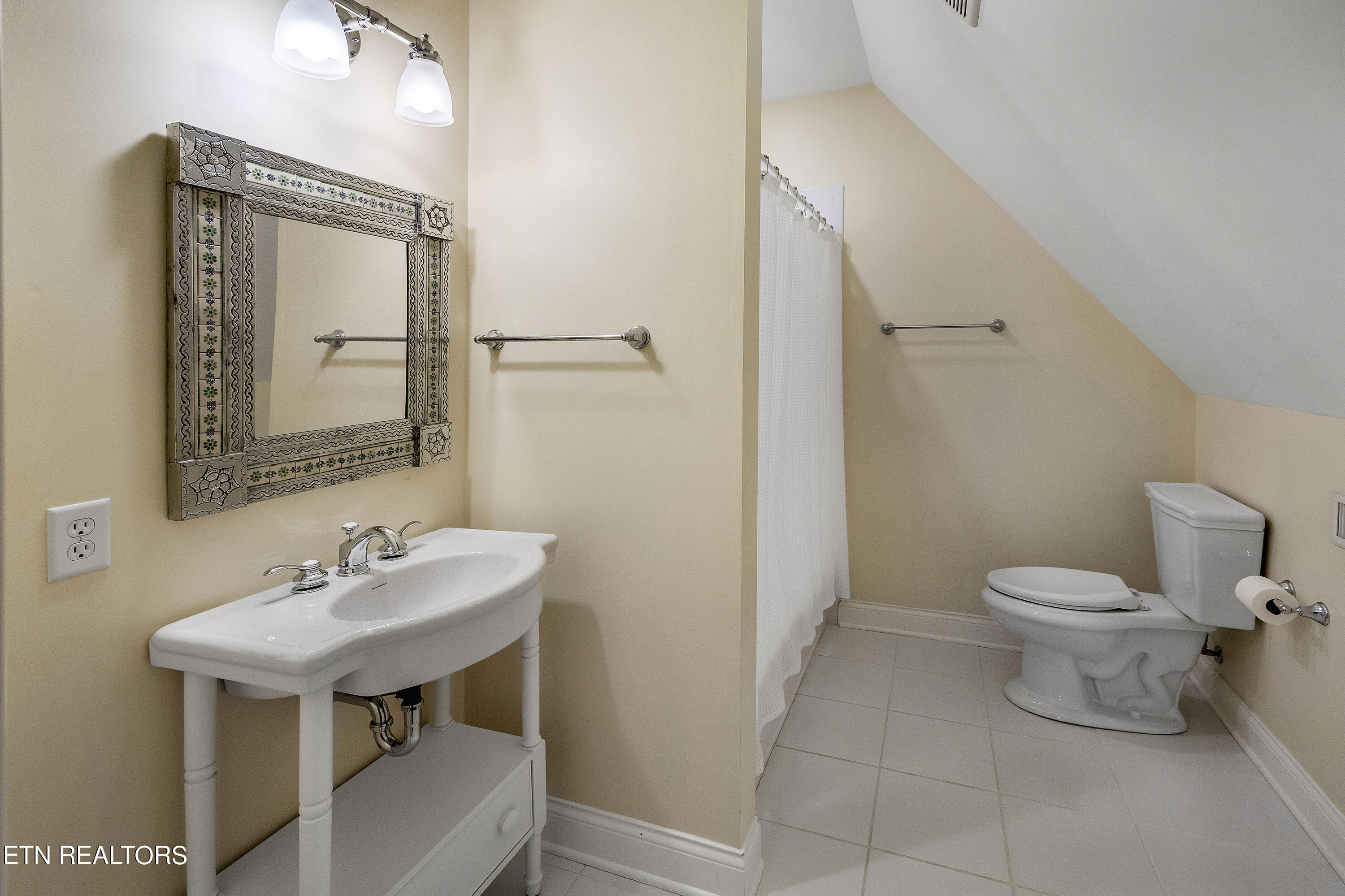 1438 Villa Forest Way