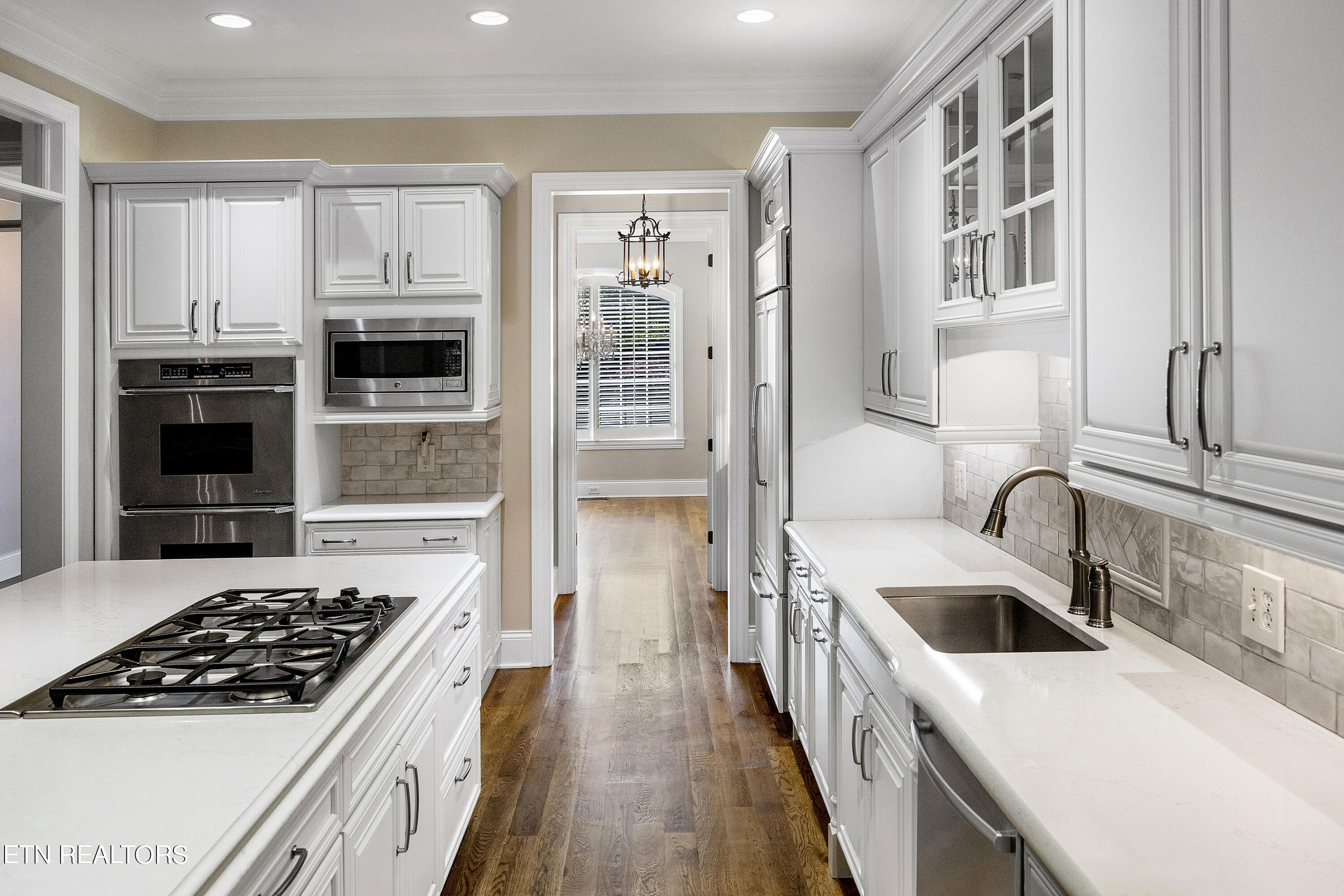 1438 Villa Forest Way