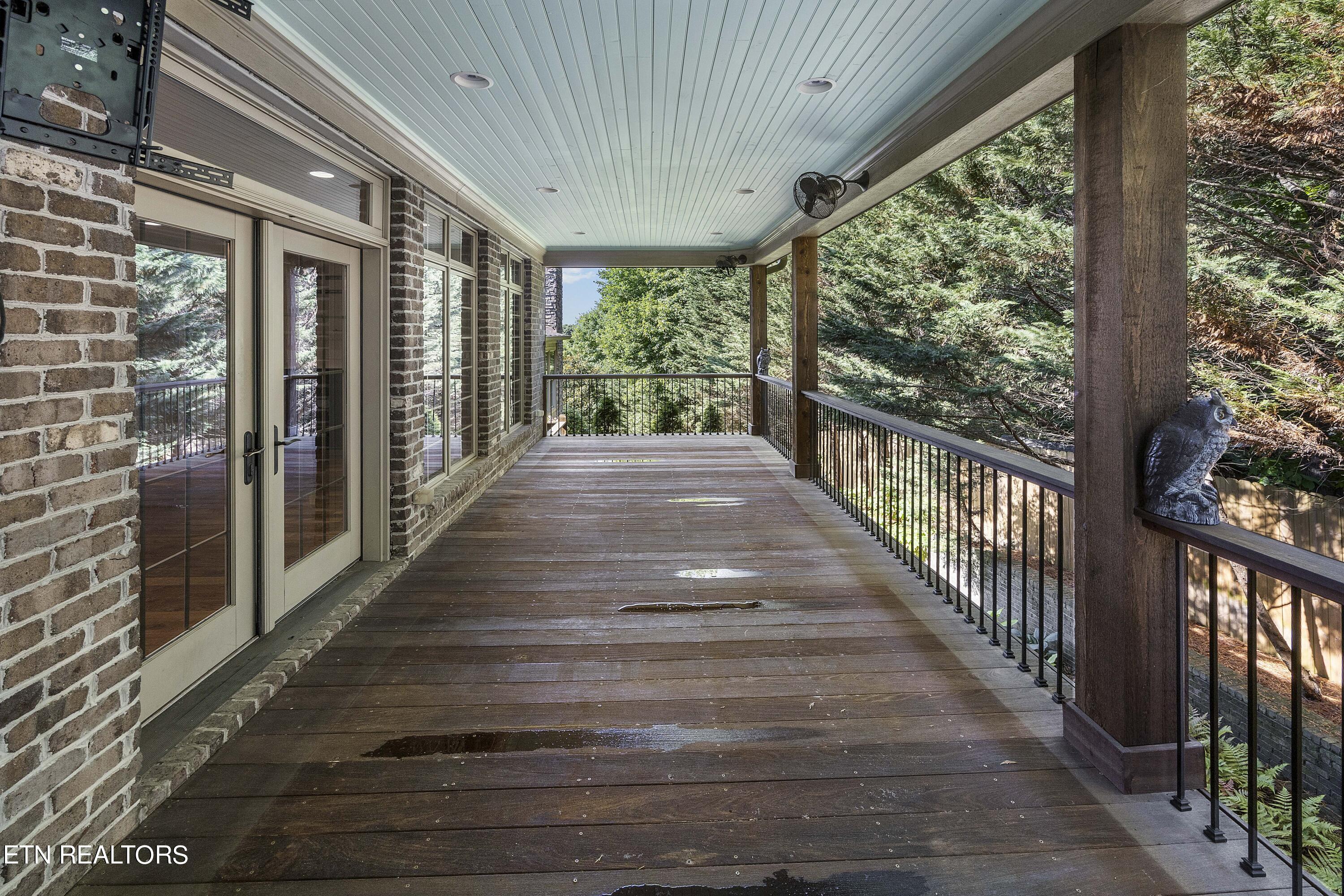 1438 Villa Forest Way