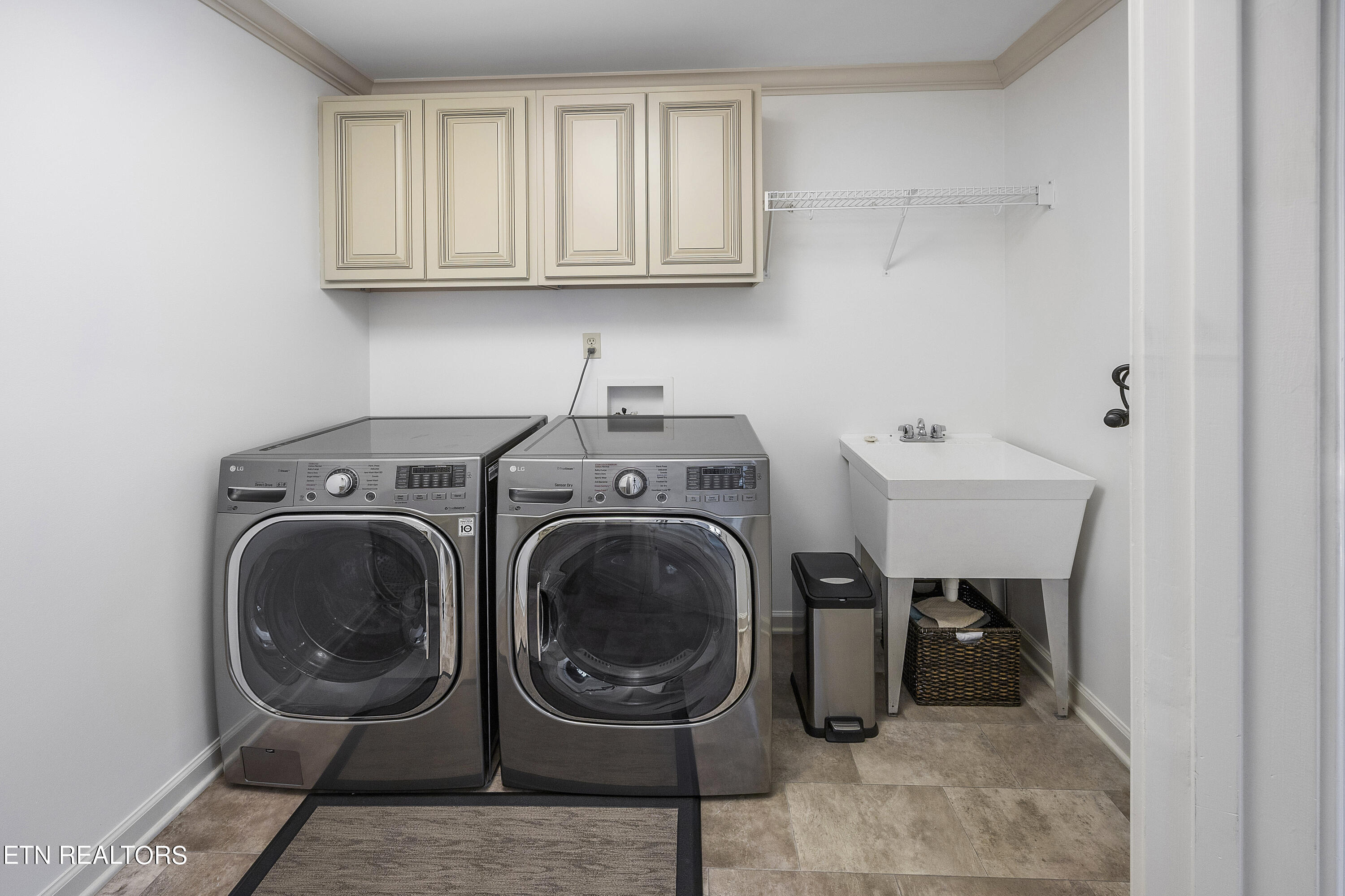 9011 Legends Lake Lane