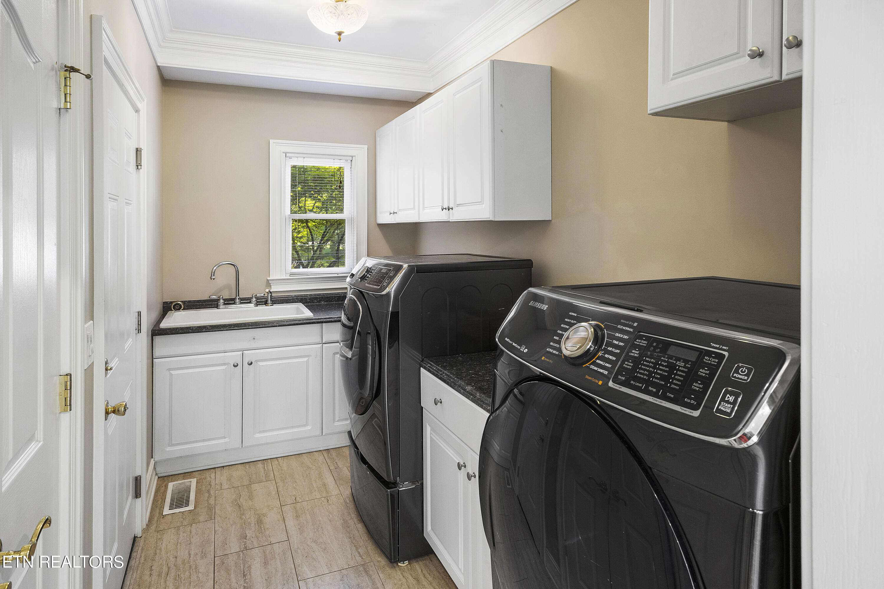 83 Rolling Links Blvd