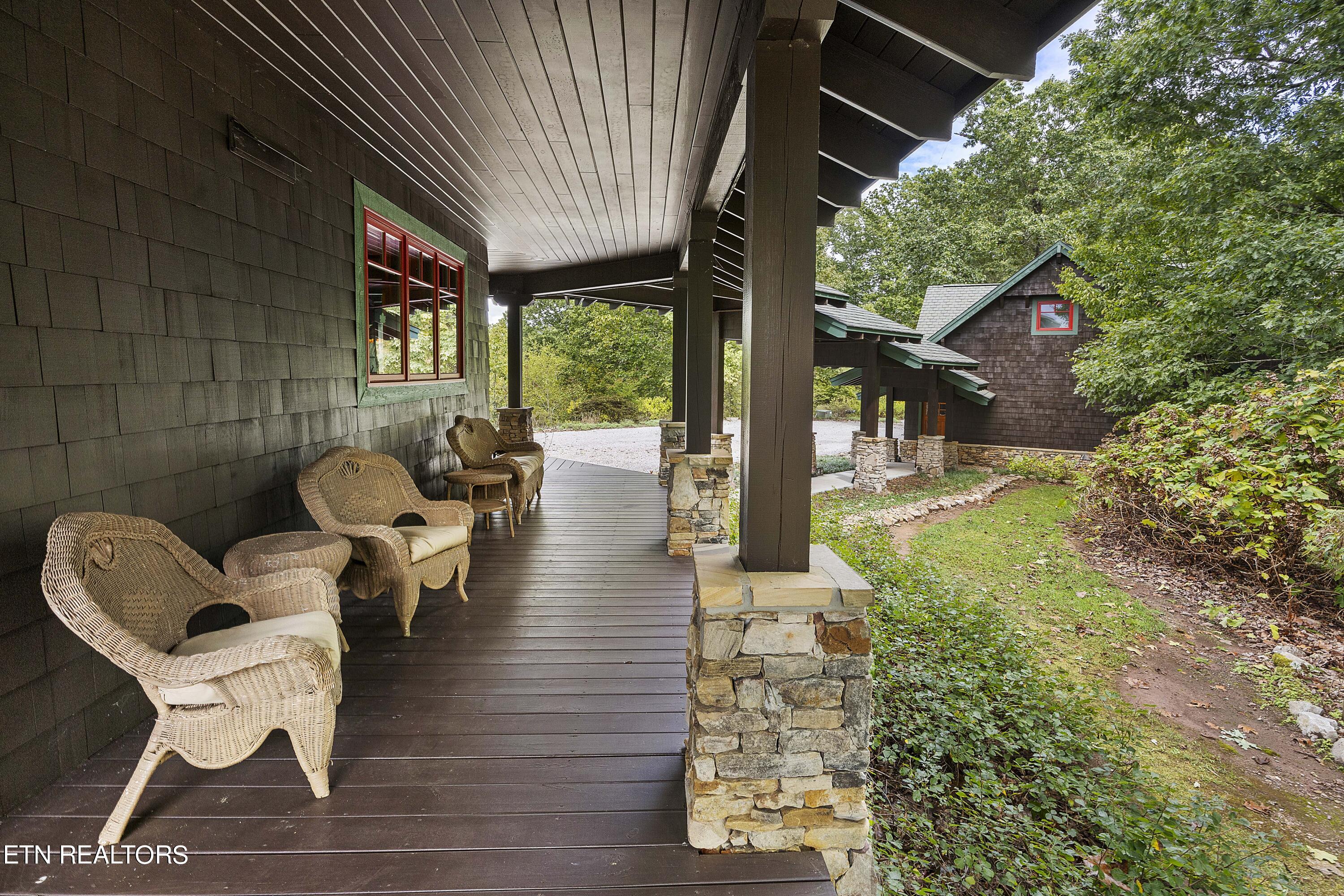 225 Eagle Ridge Rd