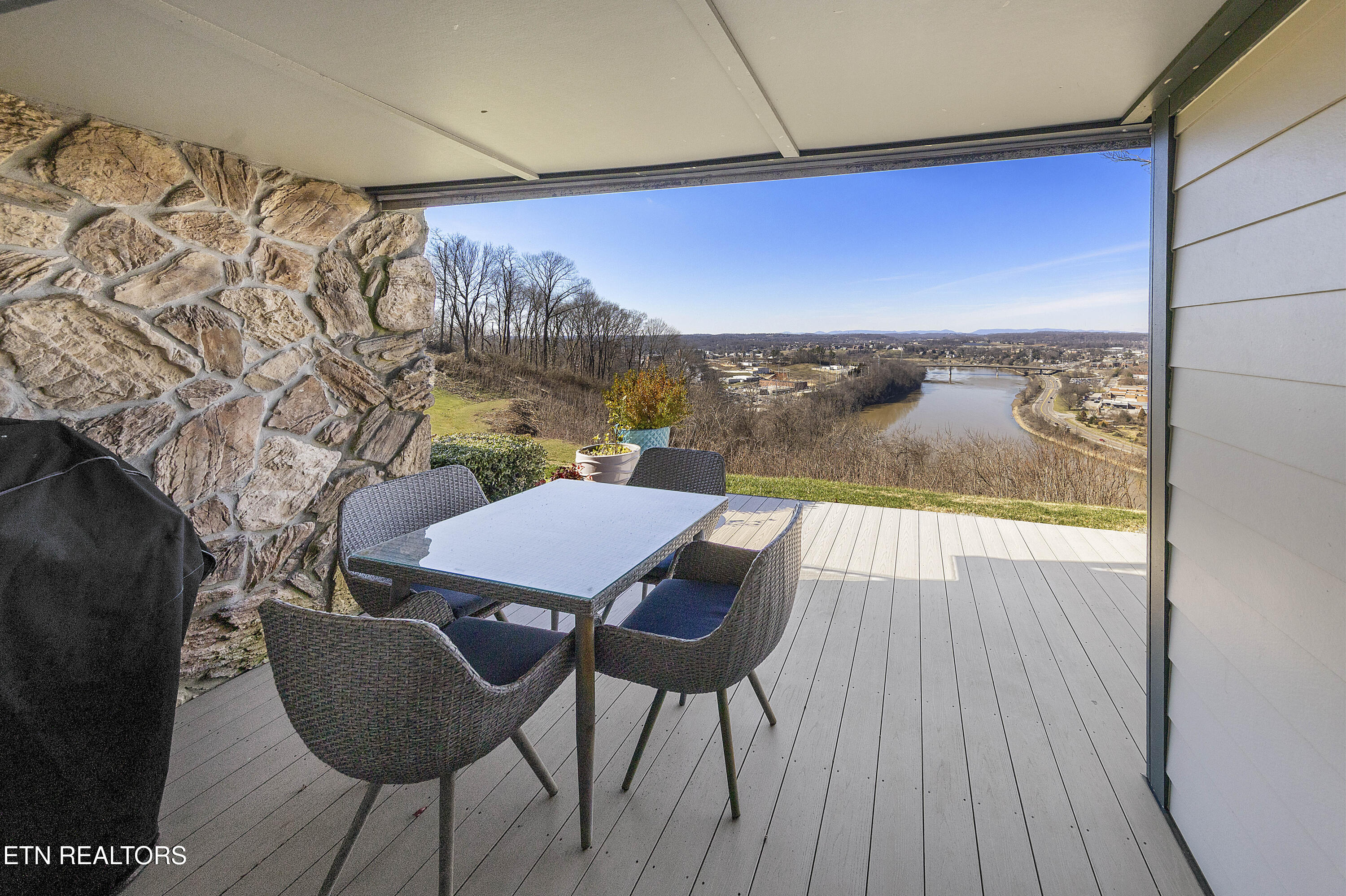 1863 Cherokeee Bluff Drive