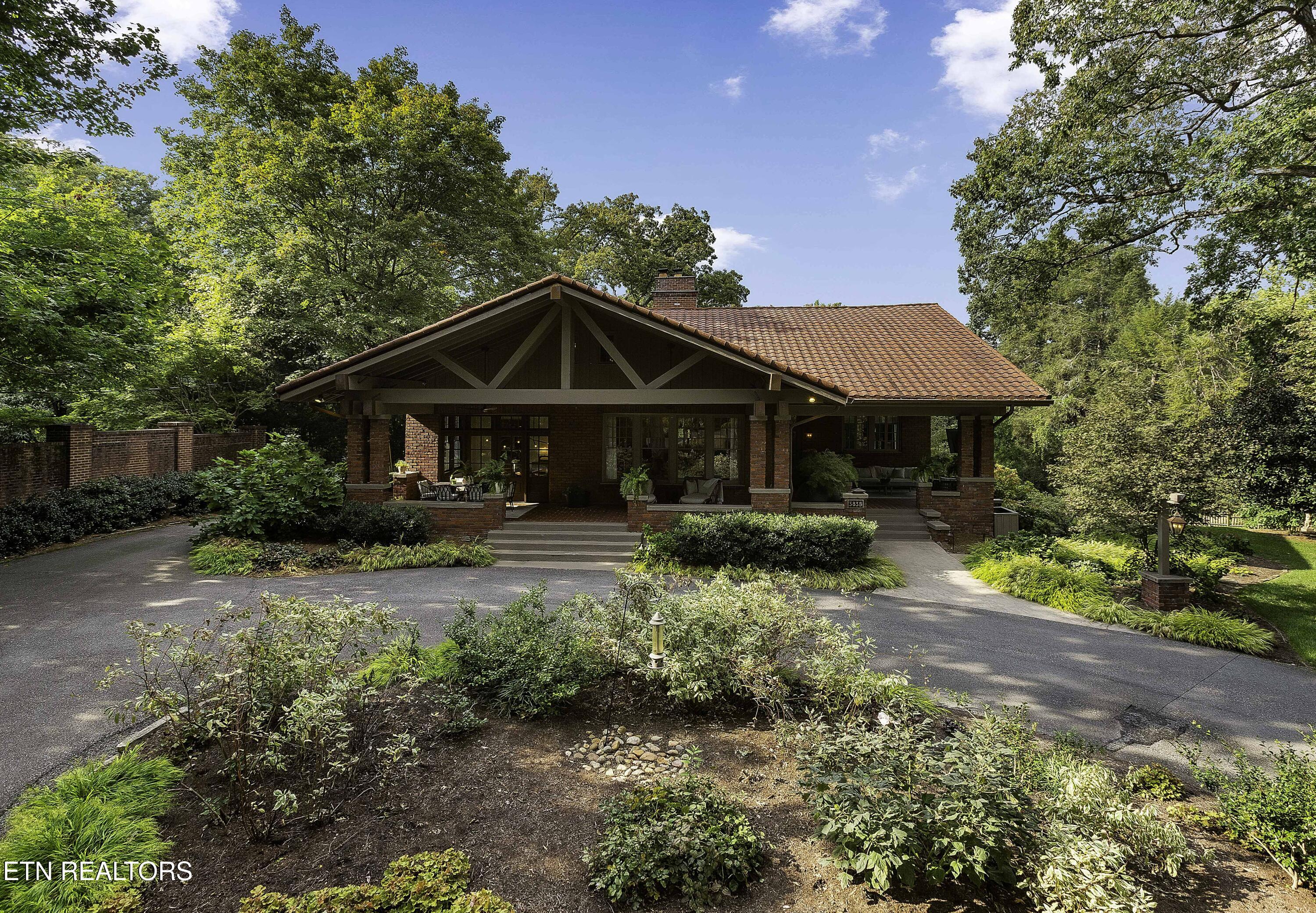 3835 Kingston Pike