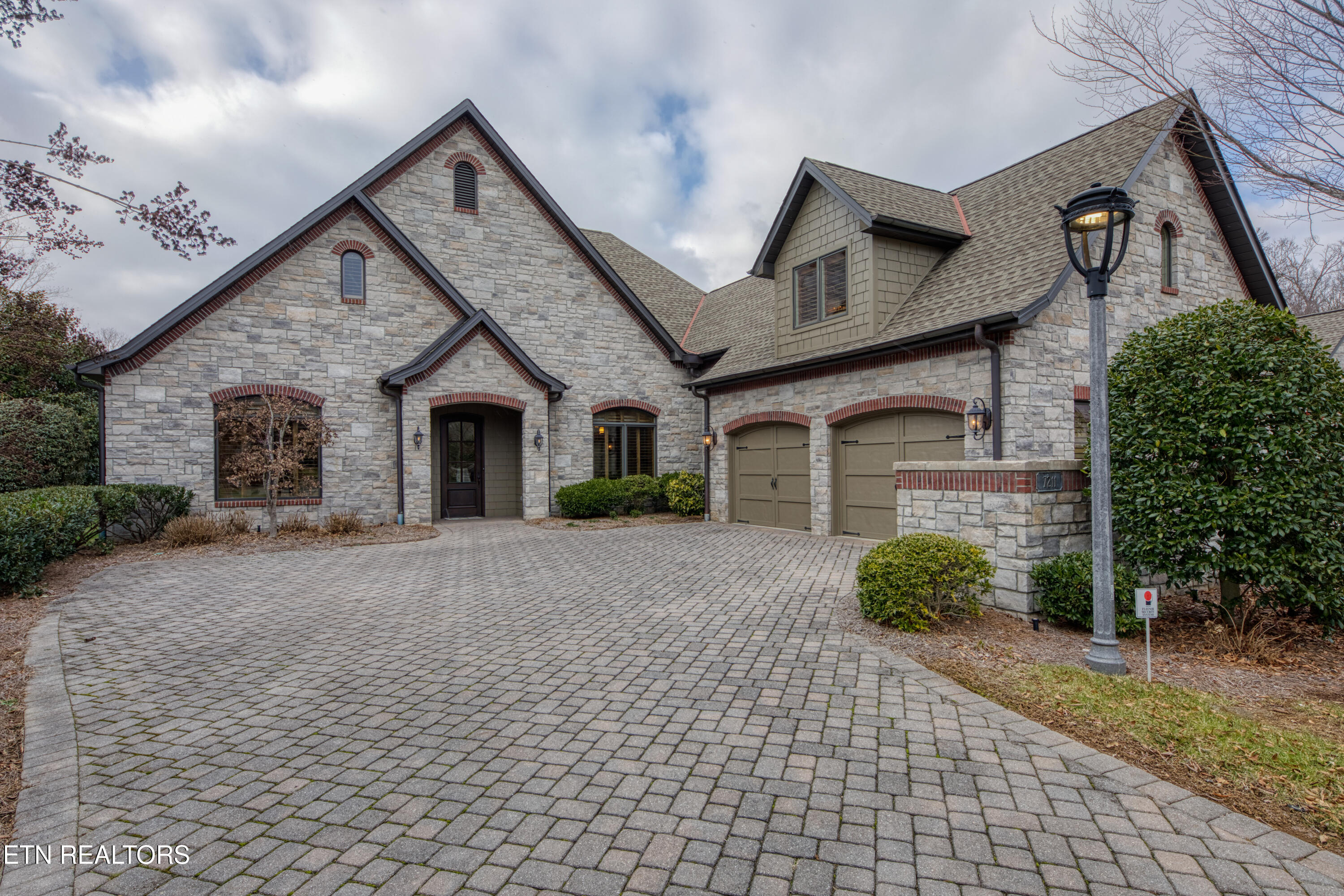 7211 Wellsley Manor Way