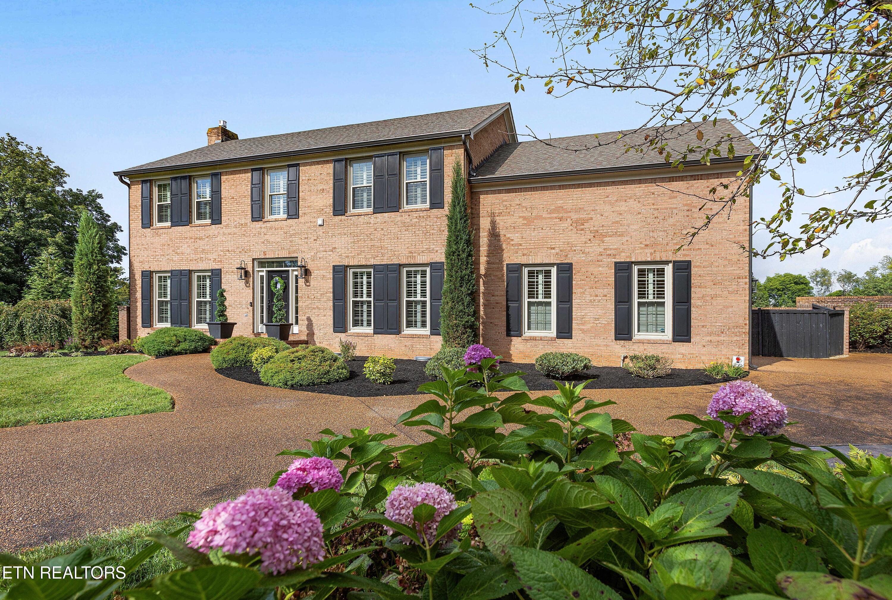 204 Hampton Court