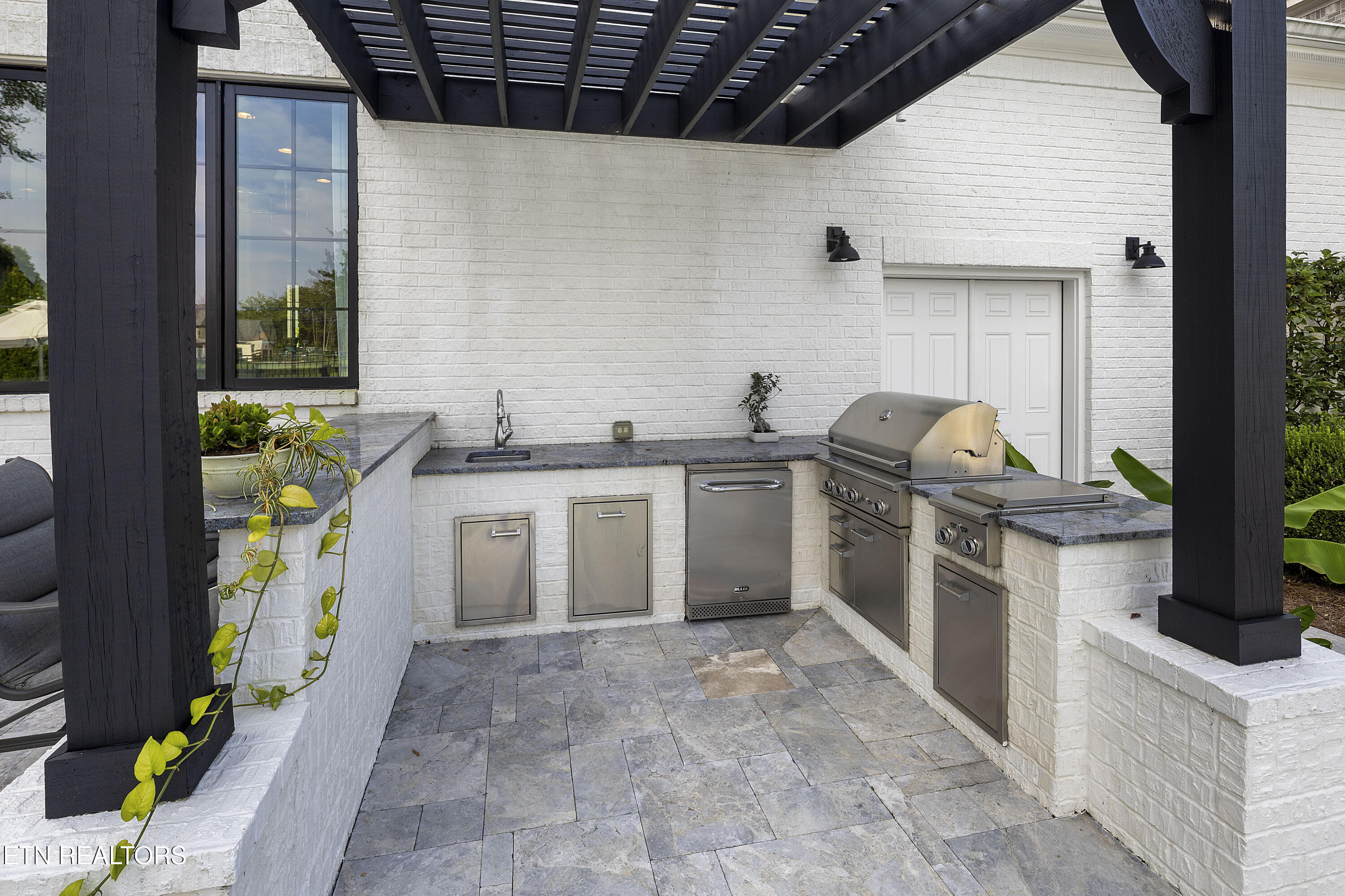 1635 Yachtsman Way