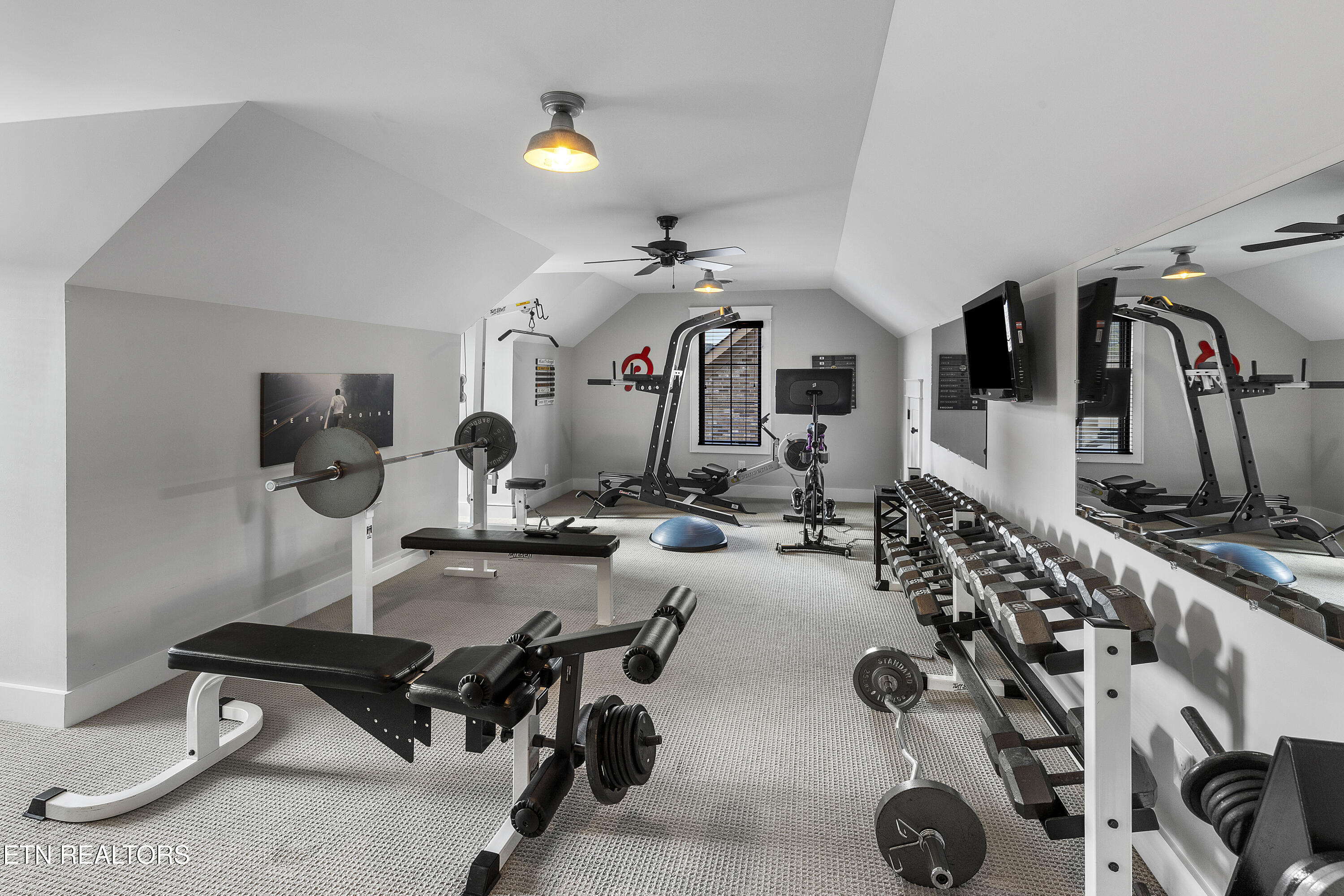 1635 Yachtsman Way