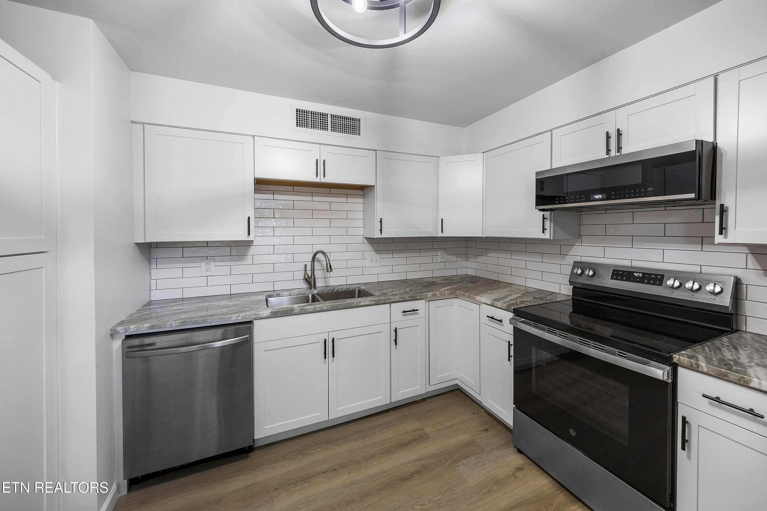 1914 Cherokee Bluff Drive, Knoxville