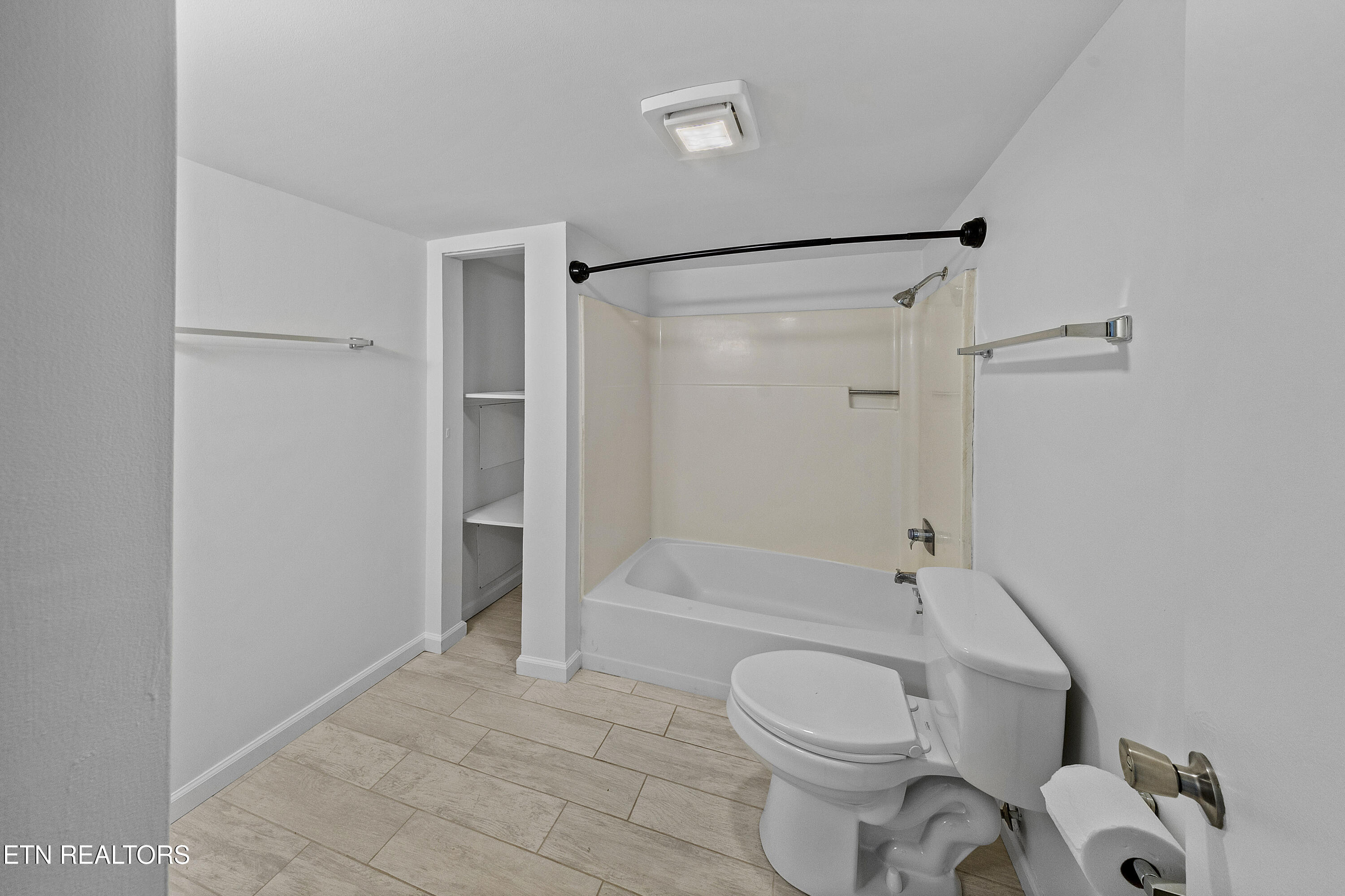 1914 Cherokee Bluff Drive, Knoxville